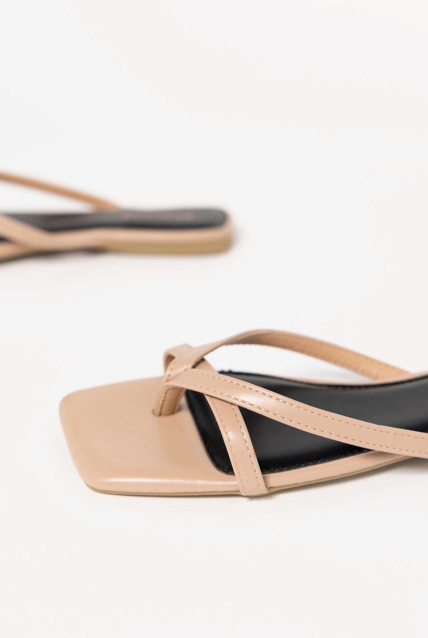 swatch_Beige Kace thong sandal