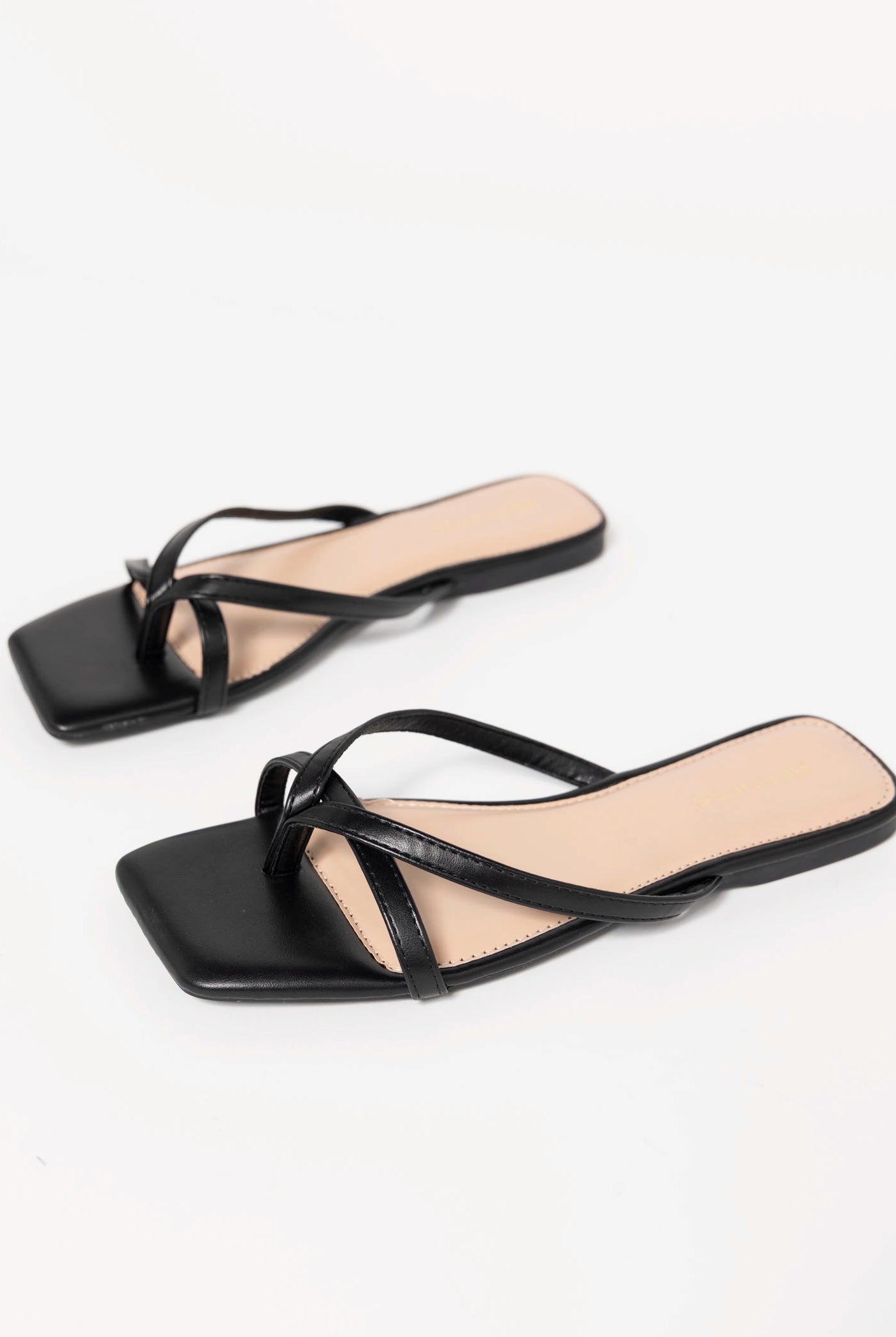 swatch_Black Kace thong sandal