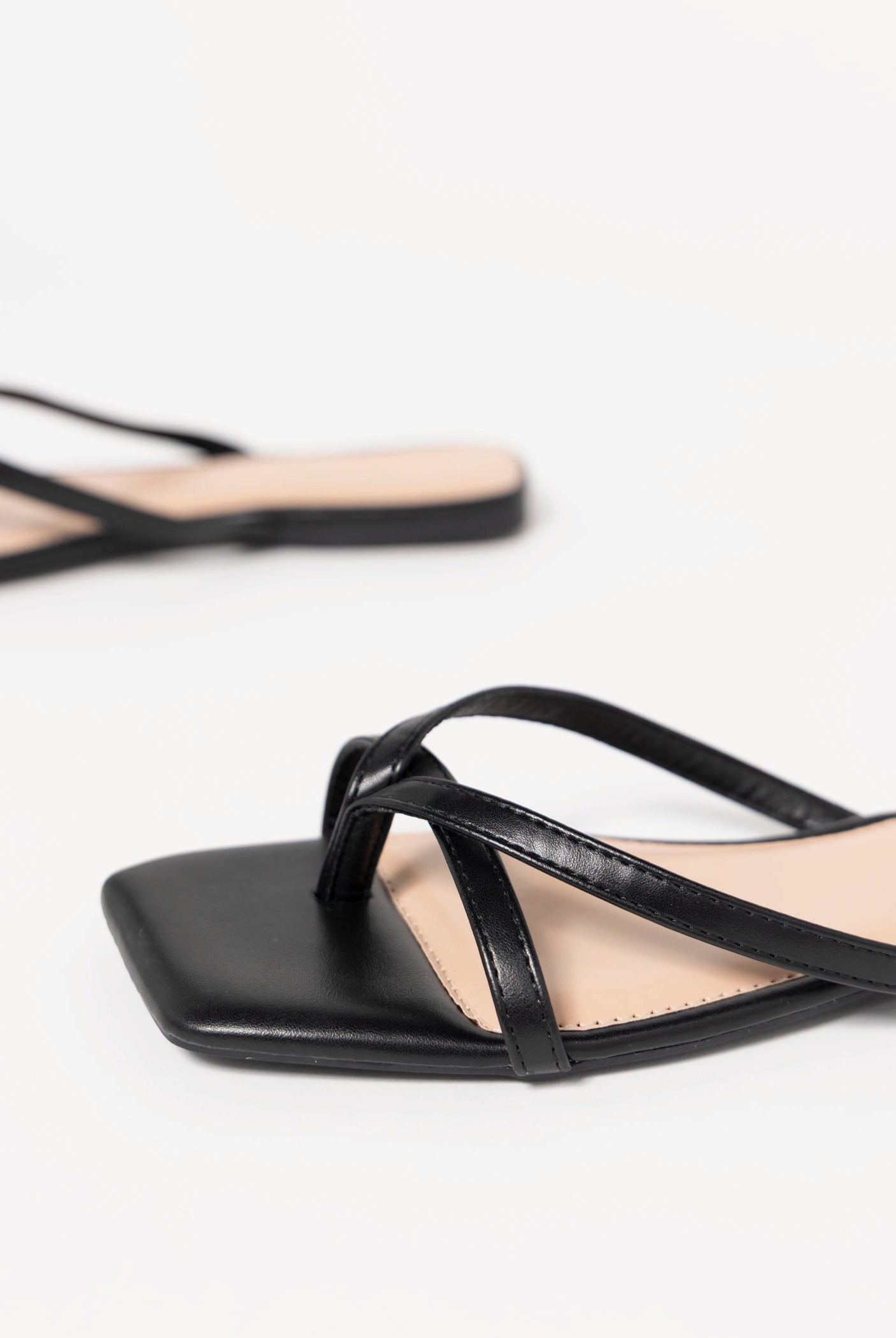 swatch_Black Kace thong sandal