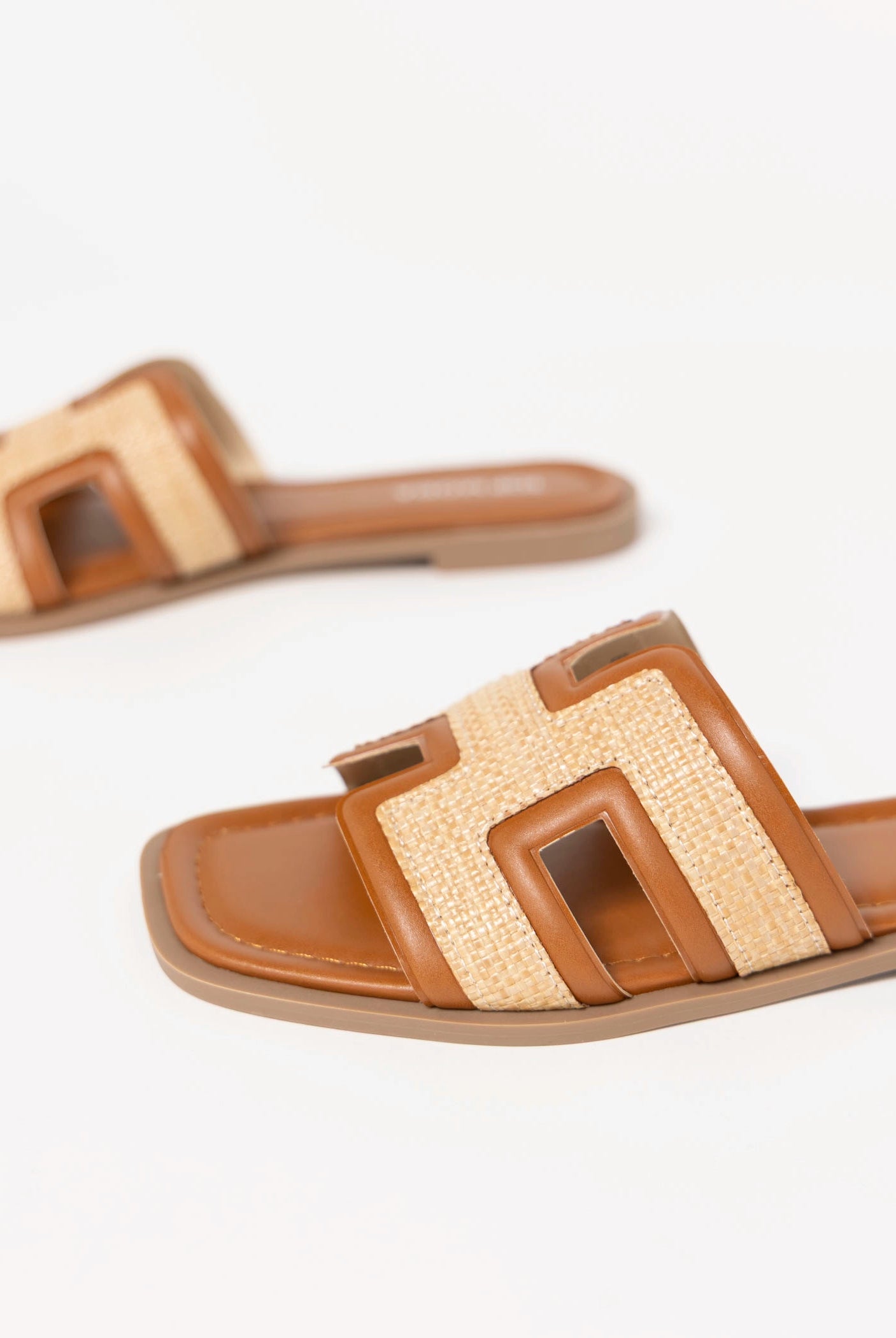 swatch_Tan elio raffia slide sandal