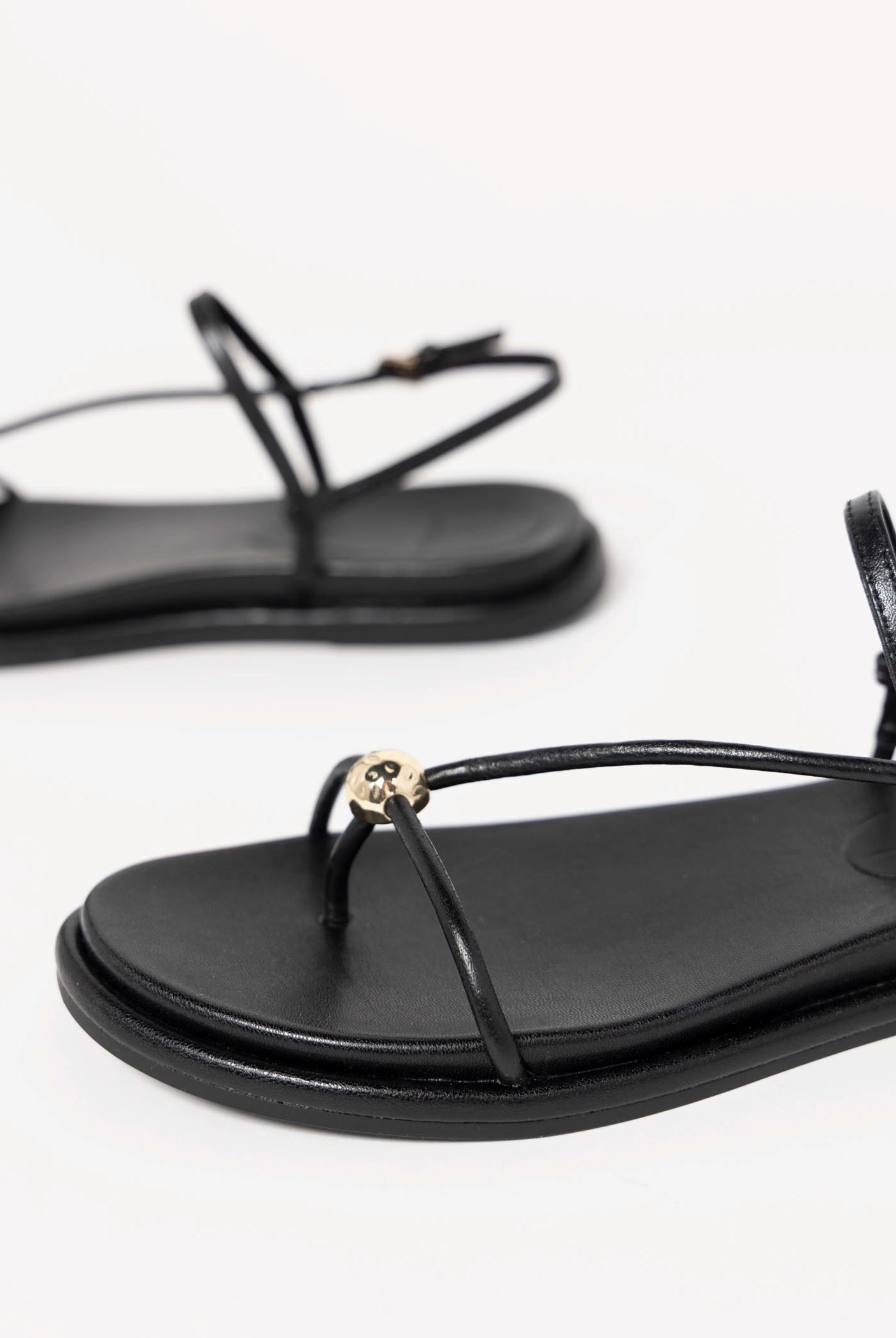 swatch_Black Leather dolce vita deane sandal