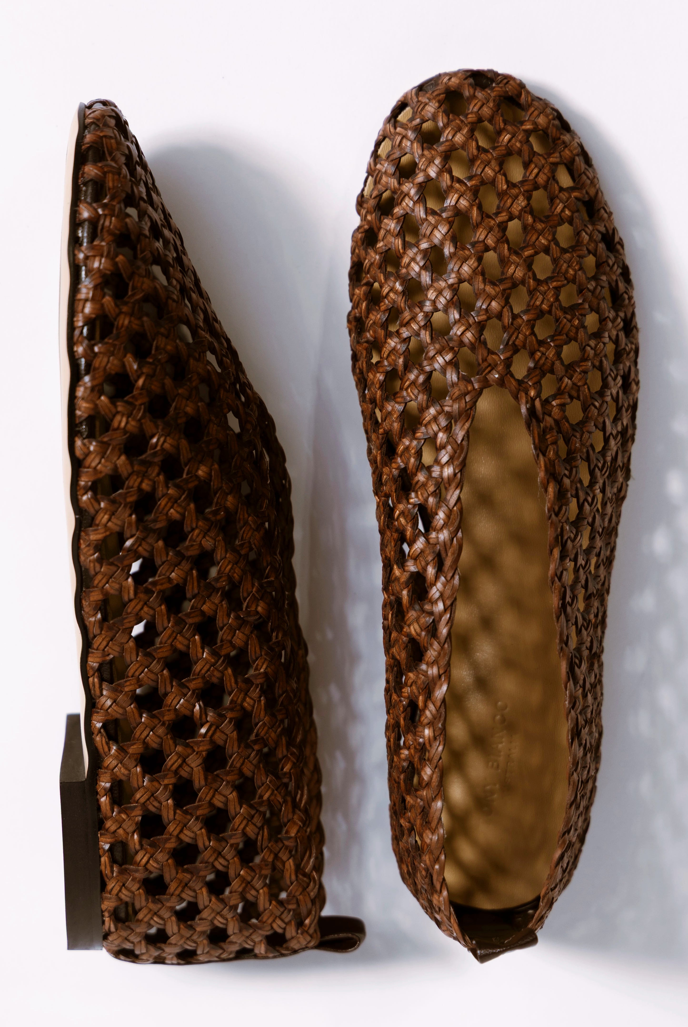 swatch_Chocolate Leather tony bianco Cheeky woven flat
