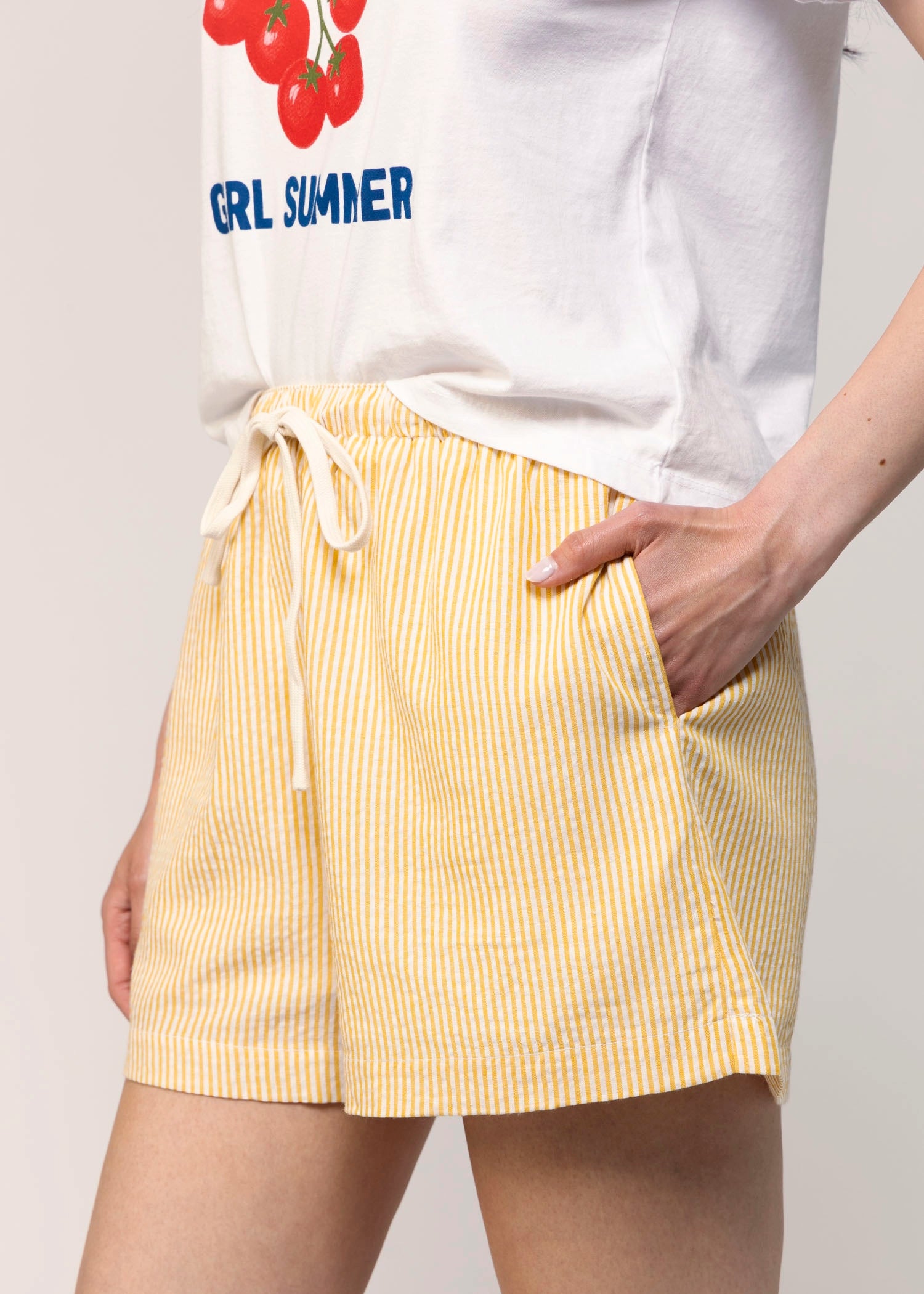 swatch_Yellow drawstring shorts