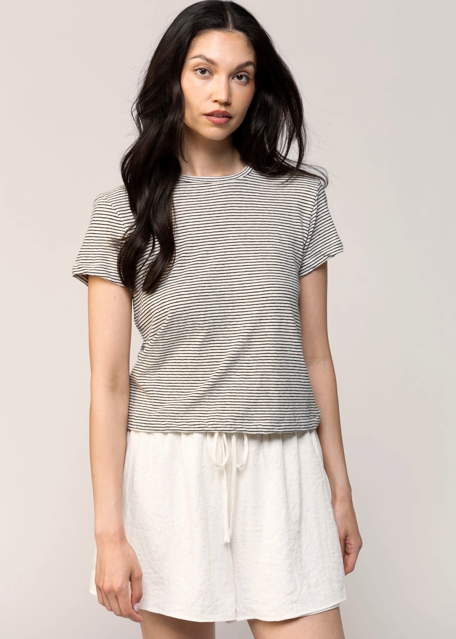 swatch_Natural/Black perfect white tee vivian tee