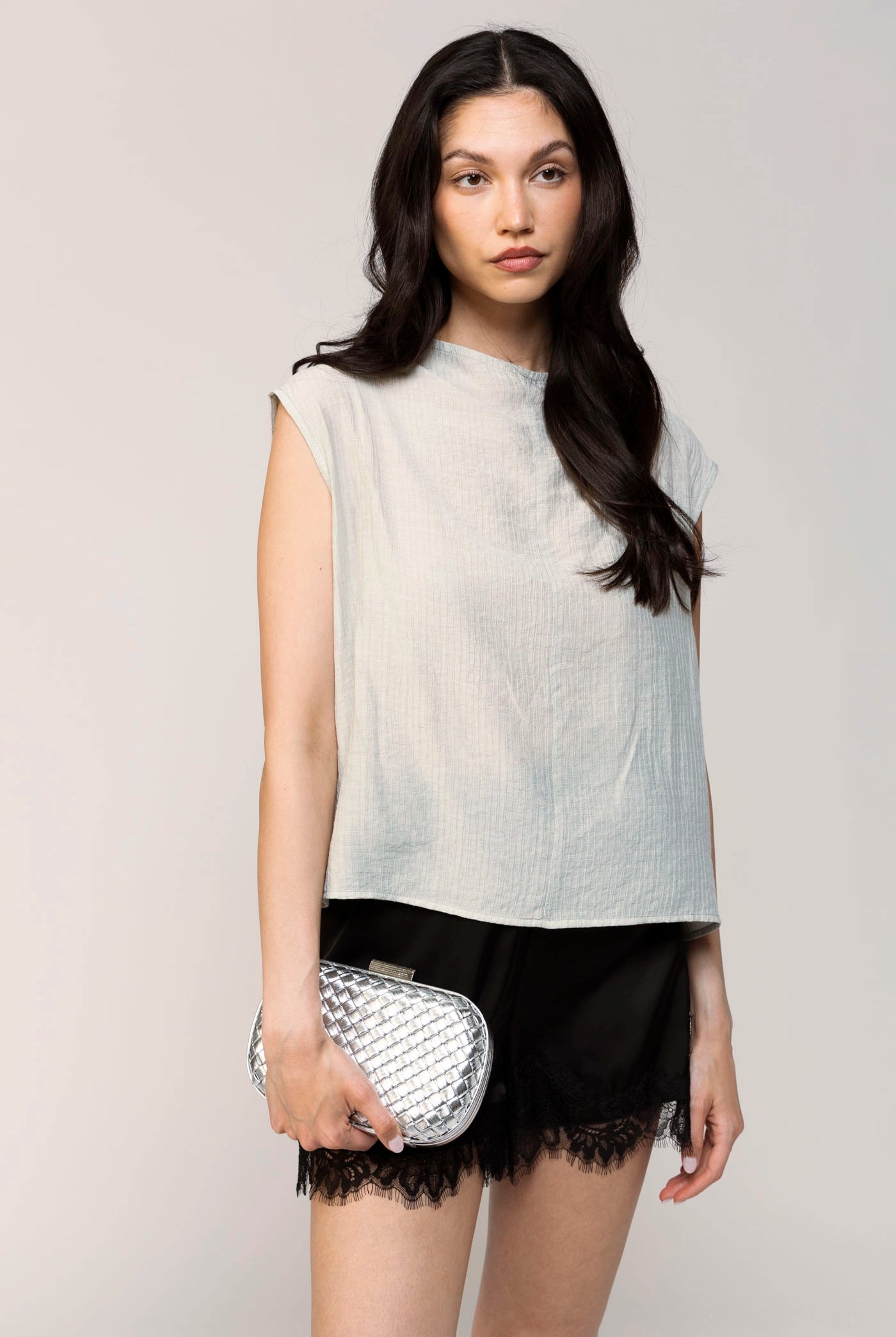 swatch_Silver urban expressions roslyn woven evening clutch