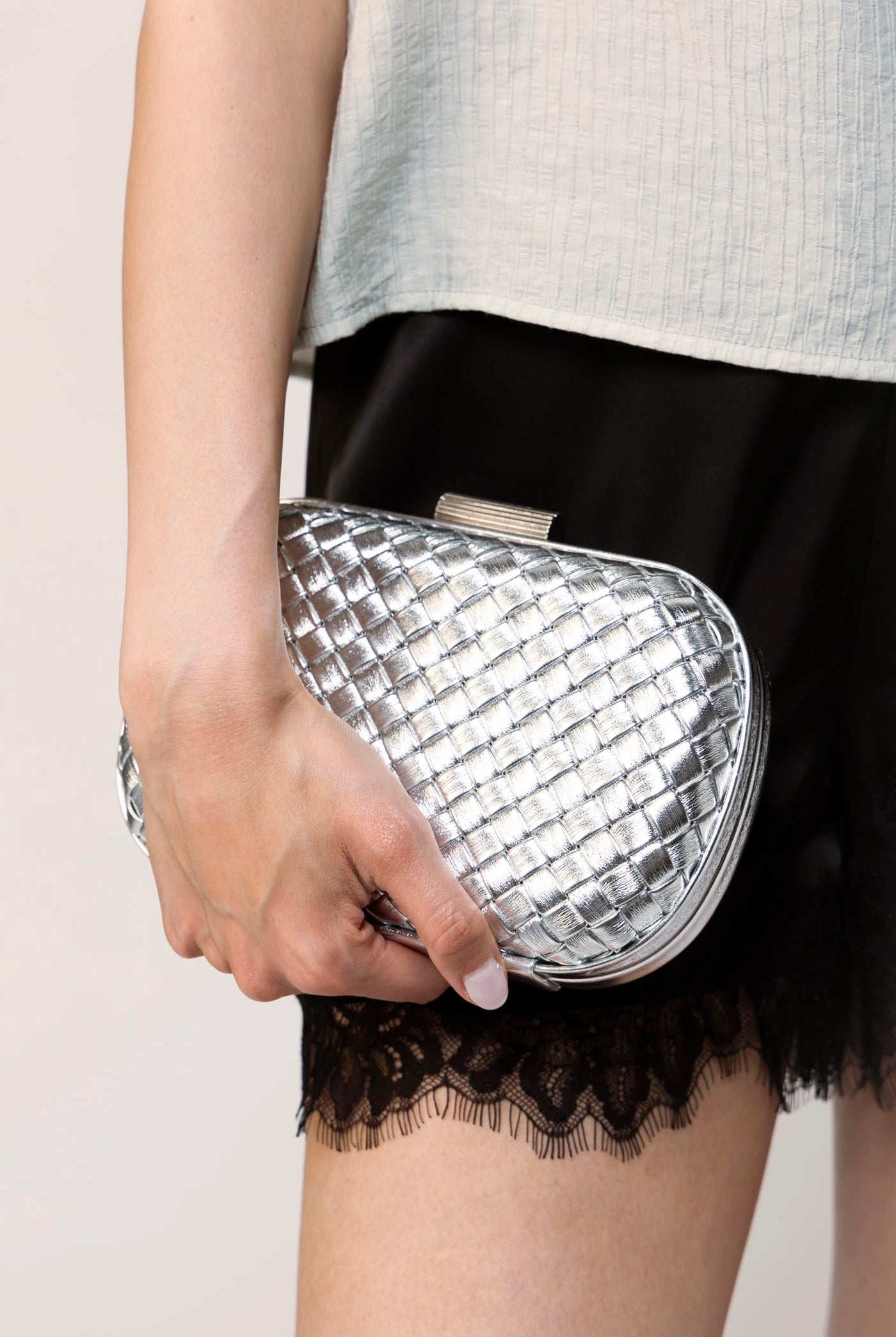 swatch_Silver urban expressions roslyn woven evening clutch