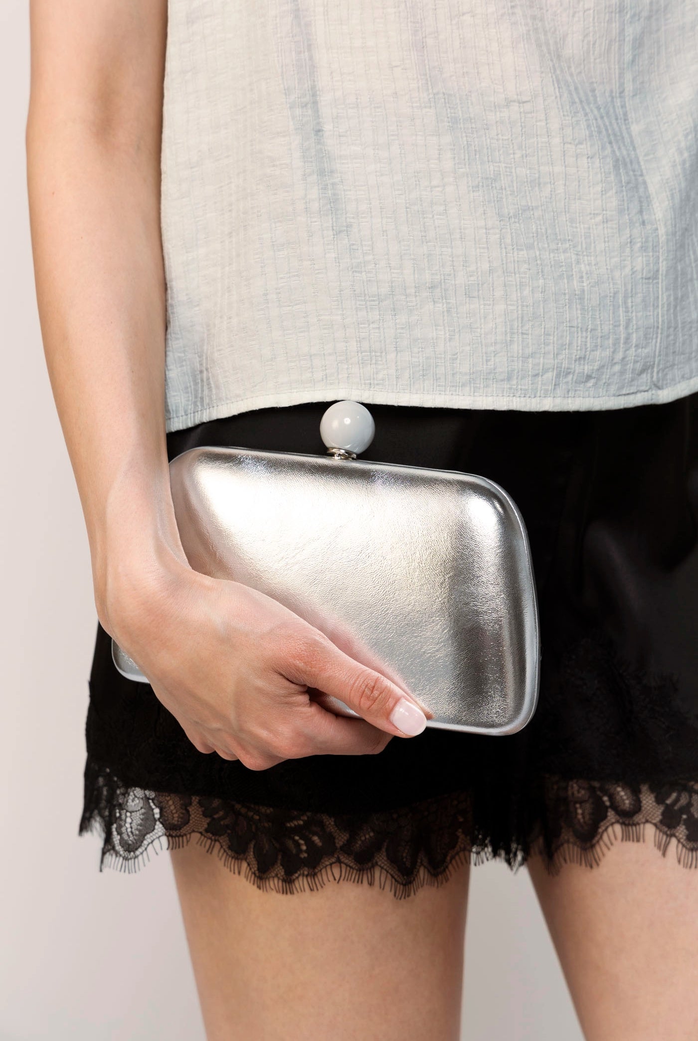 swatch_Silver urban expressions sahara clutch