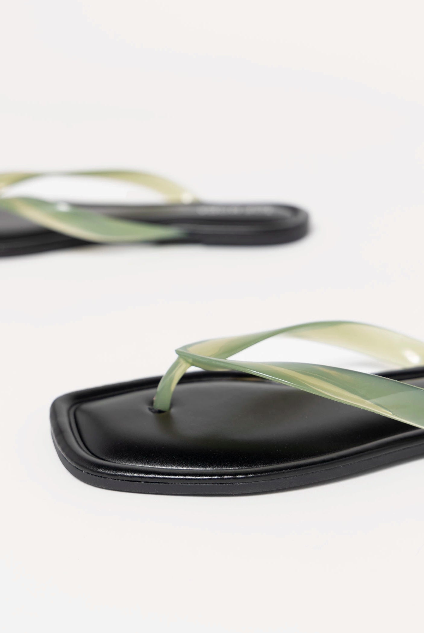swatch_Green priscilla jelly thong sandal
