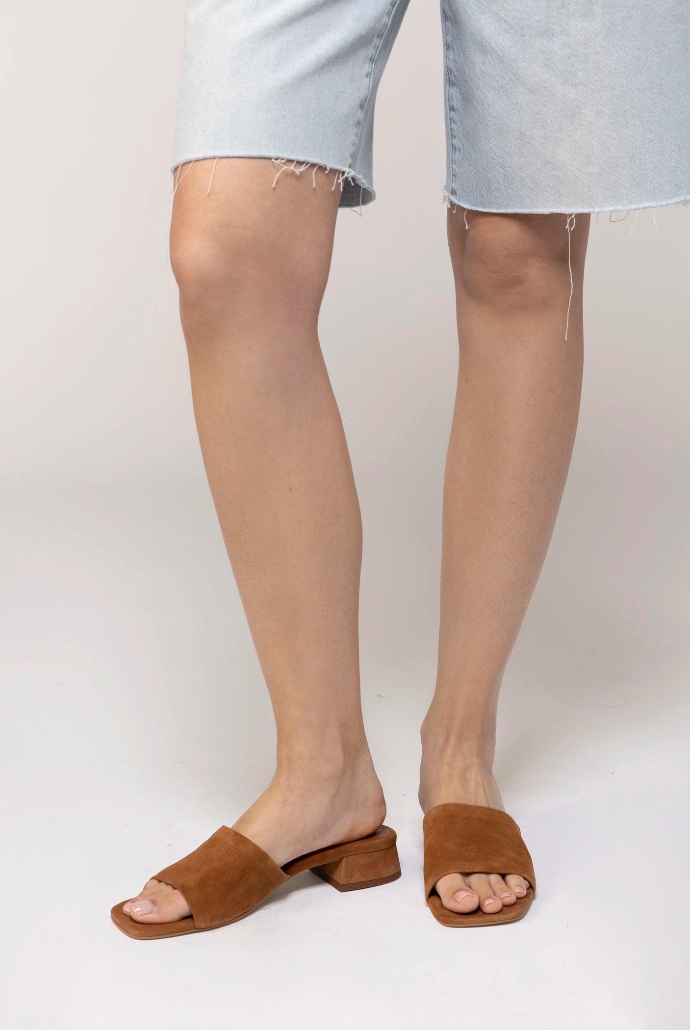 swatch_Chestnut steve madden montgomery slide sandal