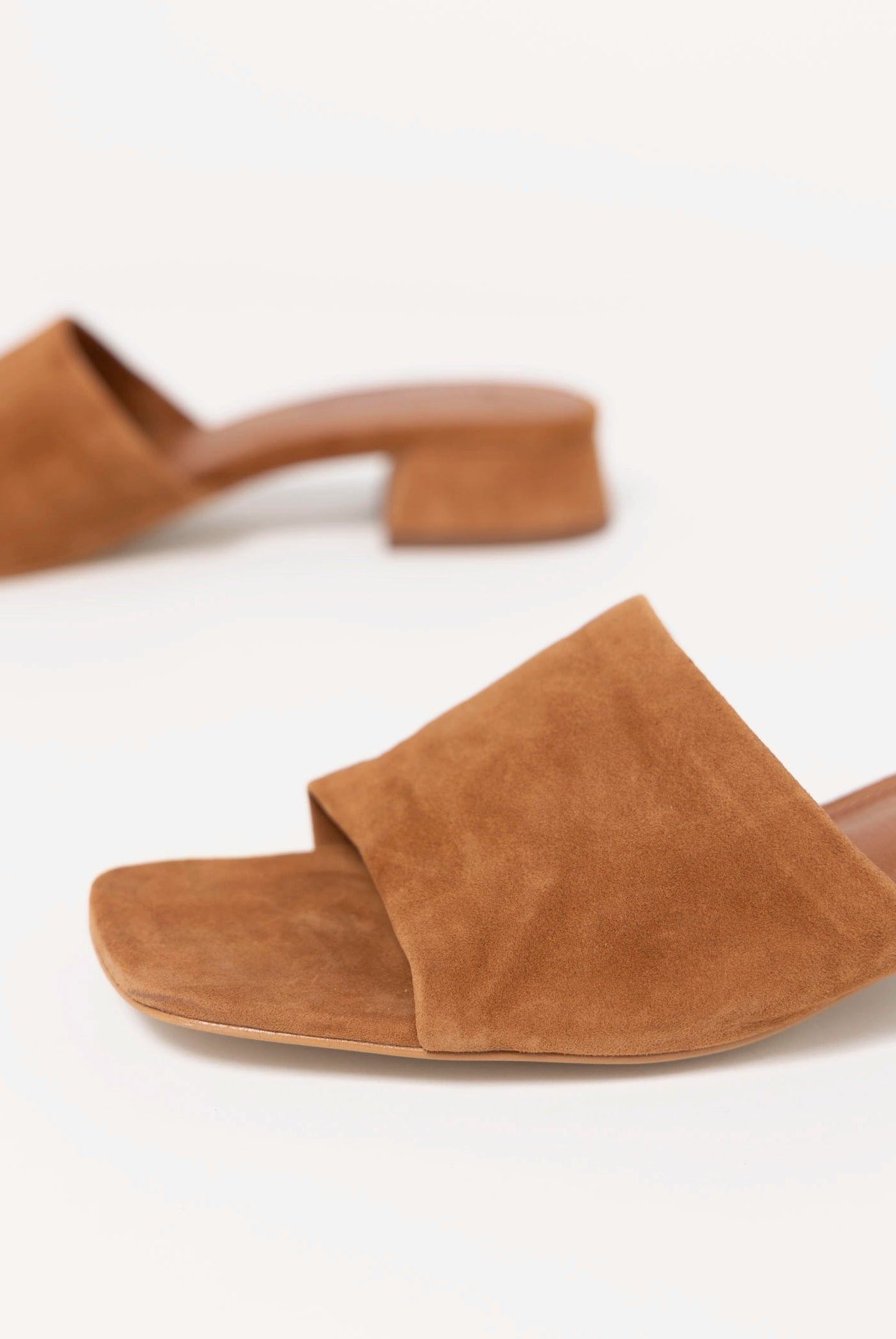 swatch_Chestnut steve madden montgomery slide sandal