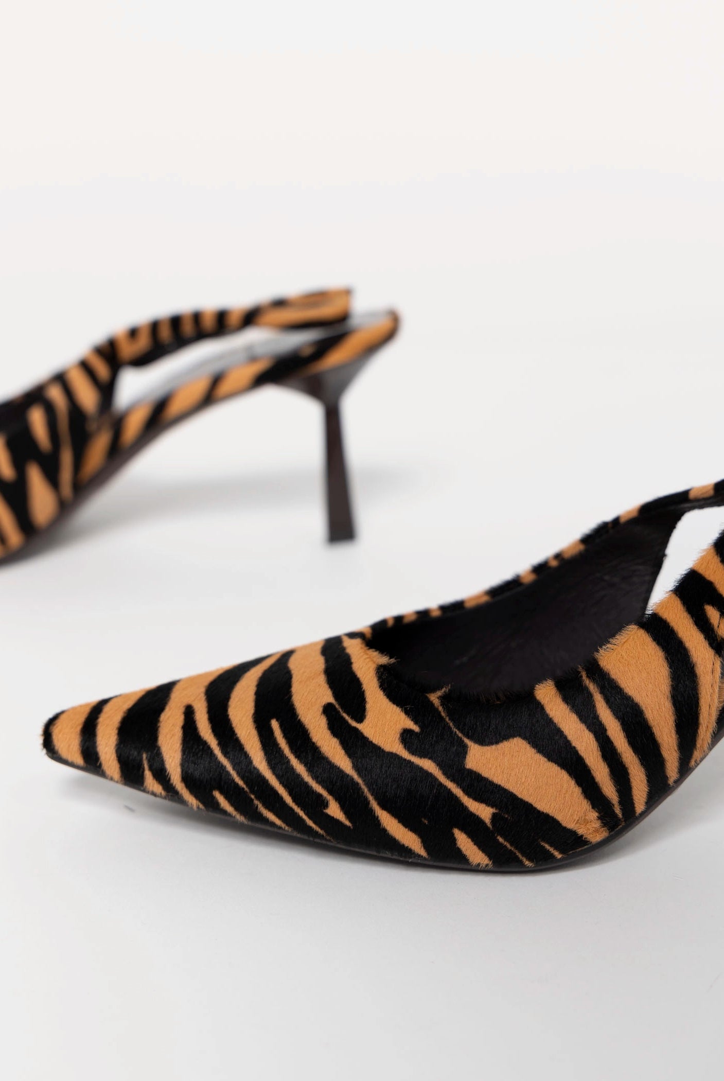 swatch_Zebra jeffrey campbell gambling slingback pump