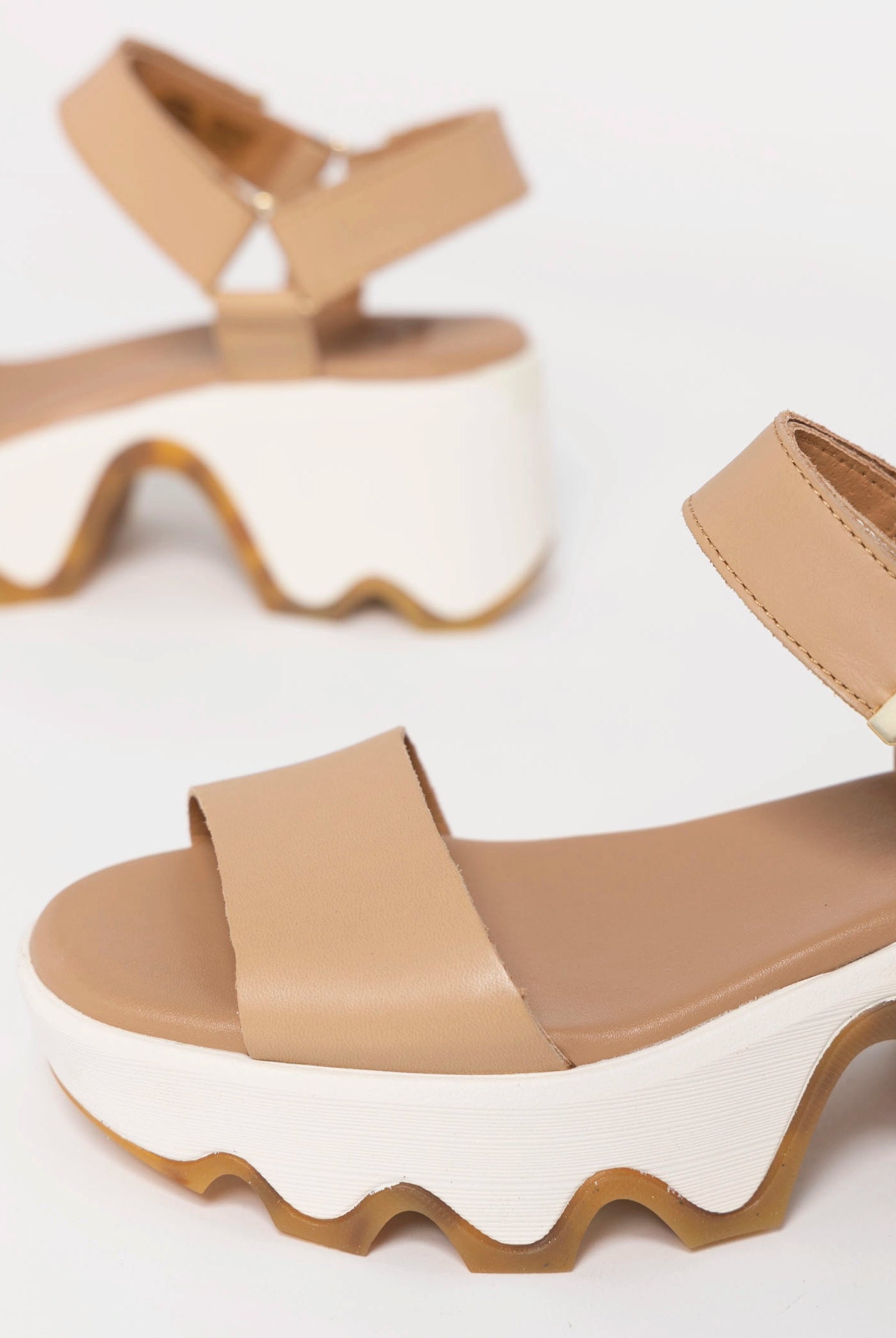swatch_Beige sorel kinetic aura sandals