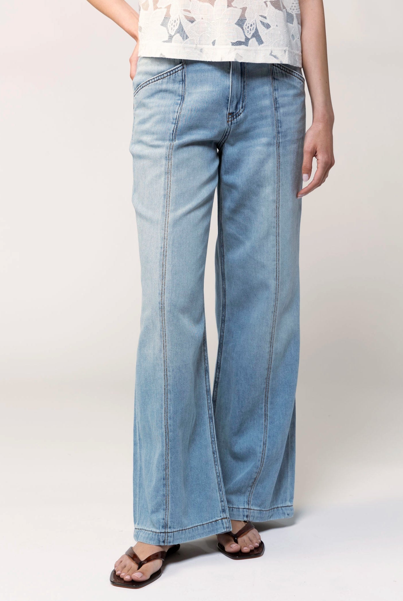 swatch_Denim kut from the kloth jodi wide leg jean