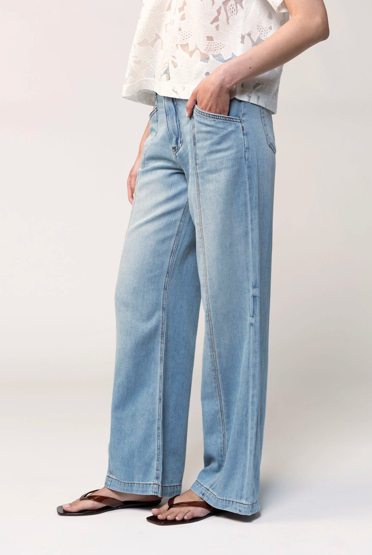 swatch_Denim kut from the kloth jodi wide leg jean