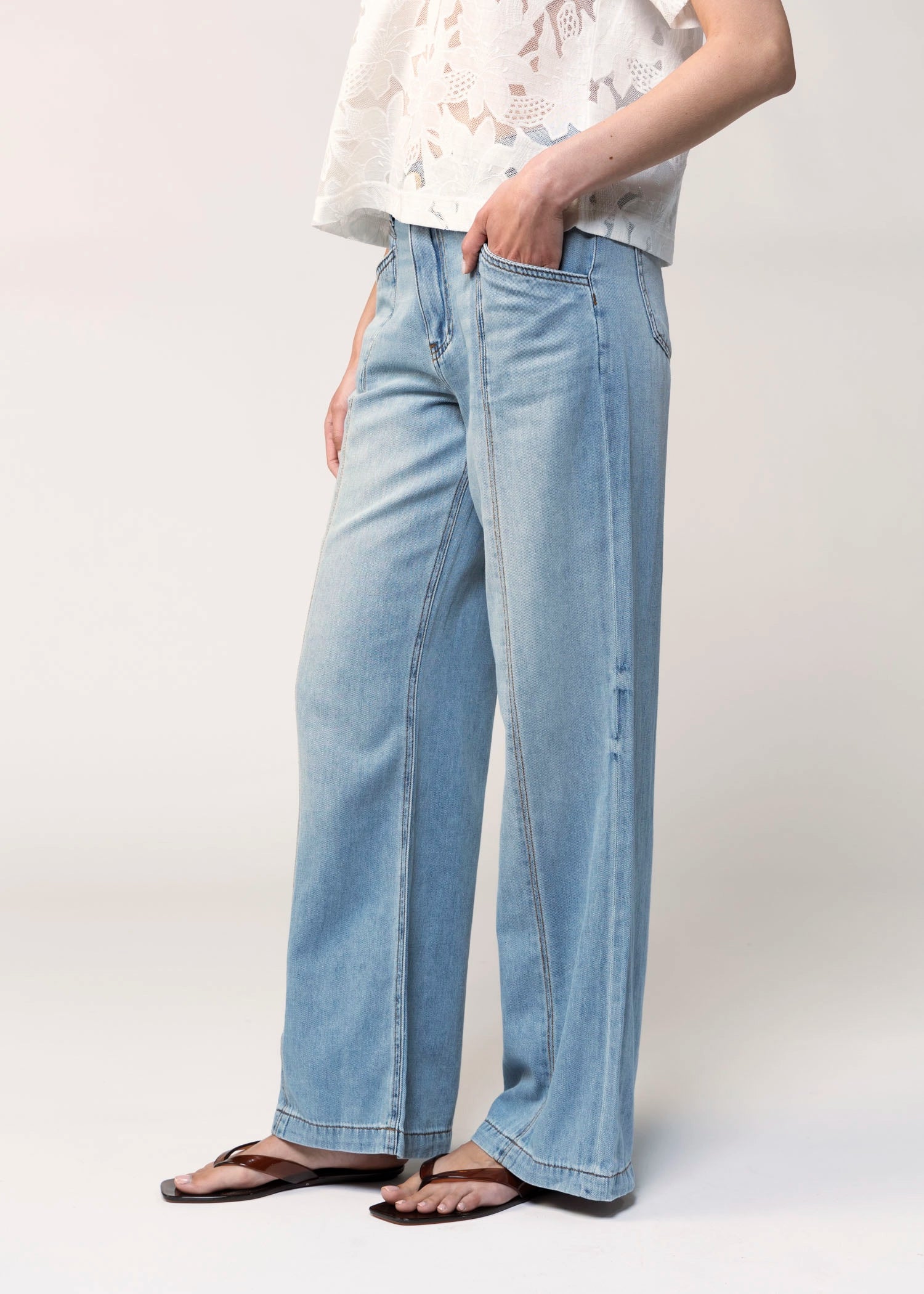 swatch_Denim kut from the kloth jodi wide leg jean