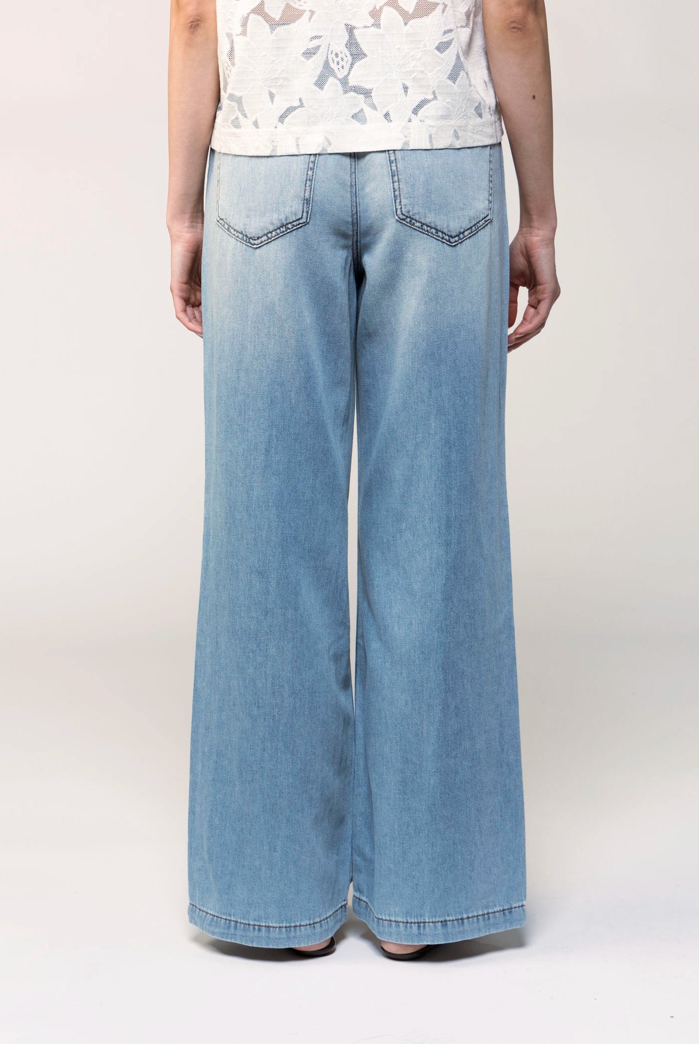 swatch_Denim kut from the kloth jodi wide leg jean
