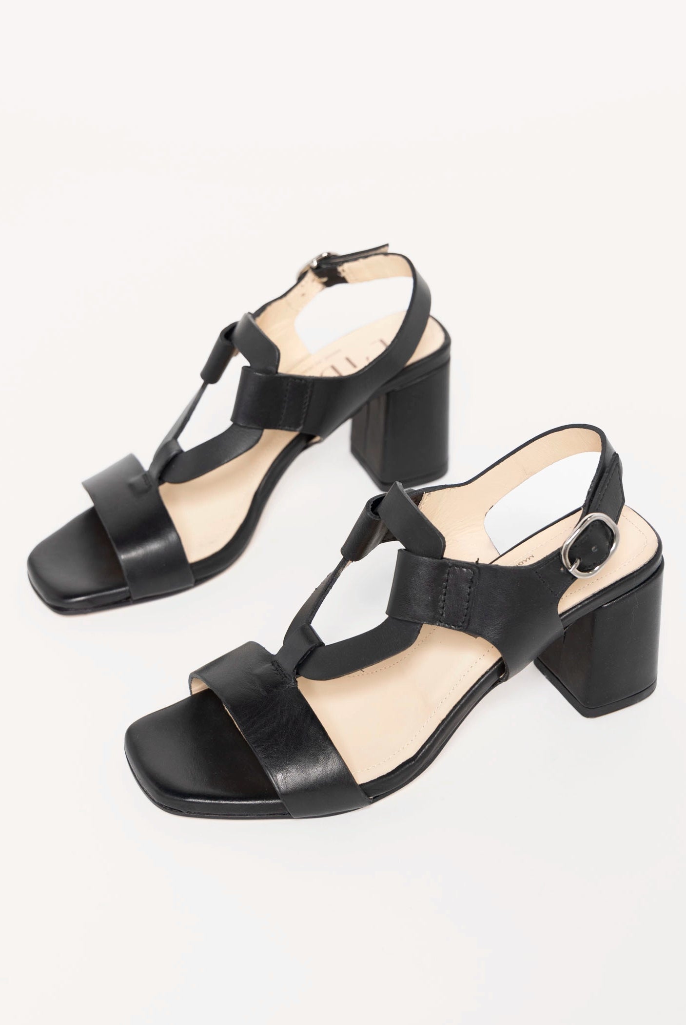 swatch_Black Leather heeled leather sandal