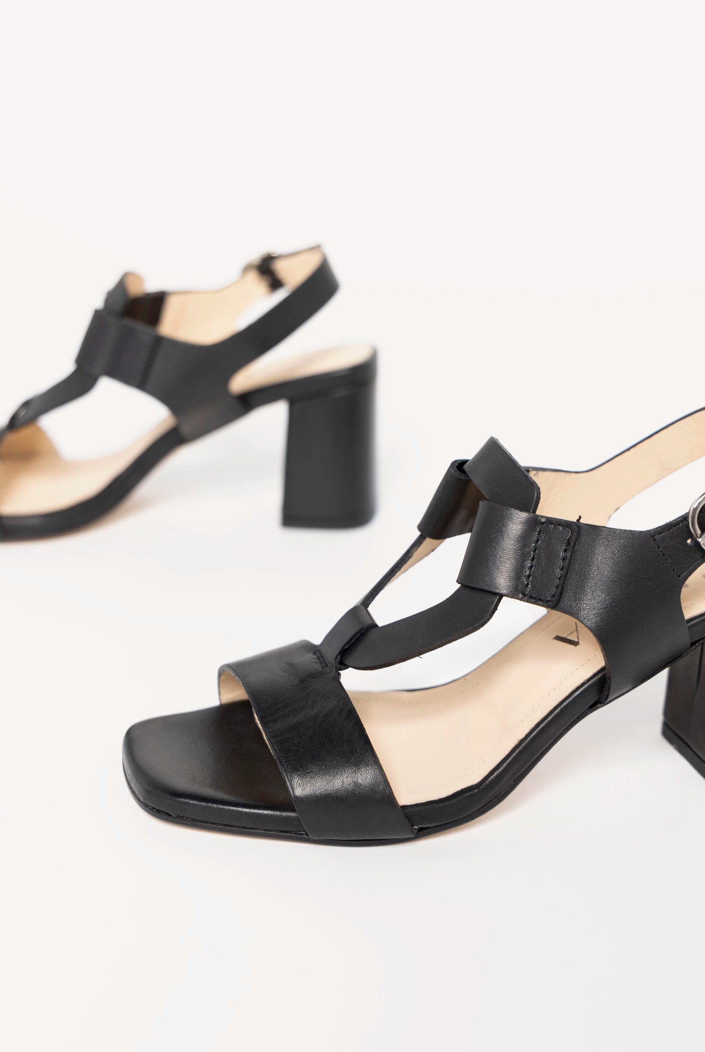 swatch_Black Leather heeled leather sandal