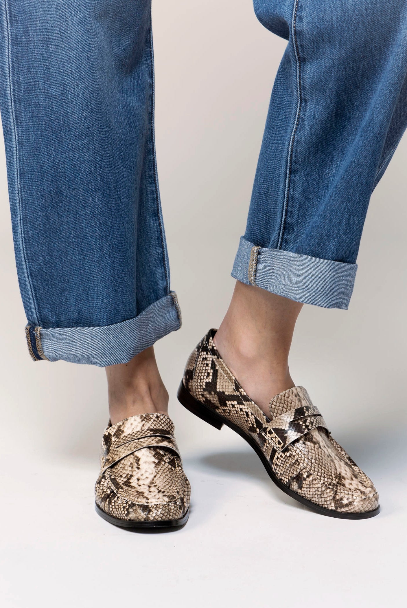 swatch_Snake shushop tokyo loafer