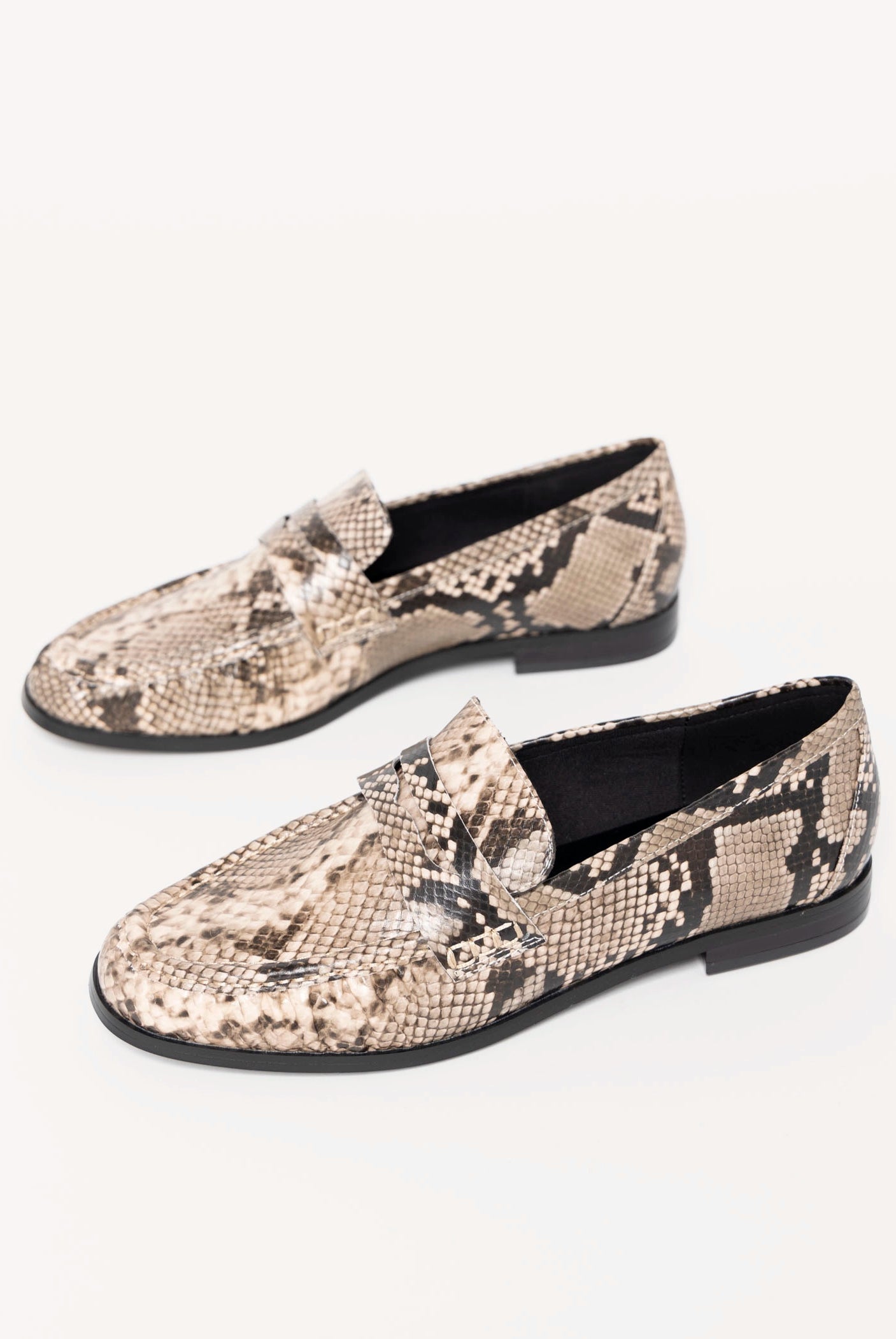 swatch_Snake shushop tokyo loafer