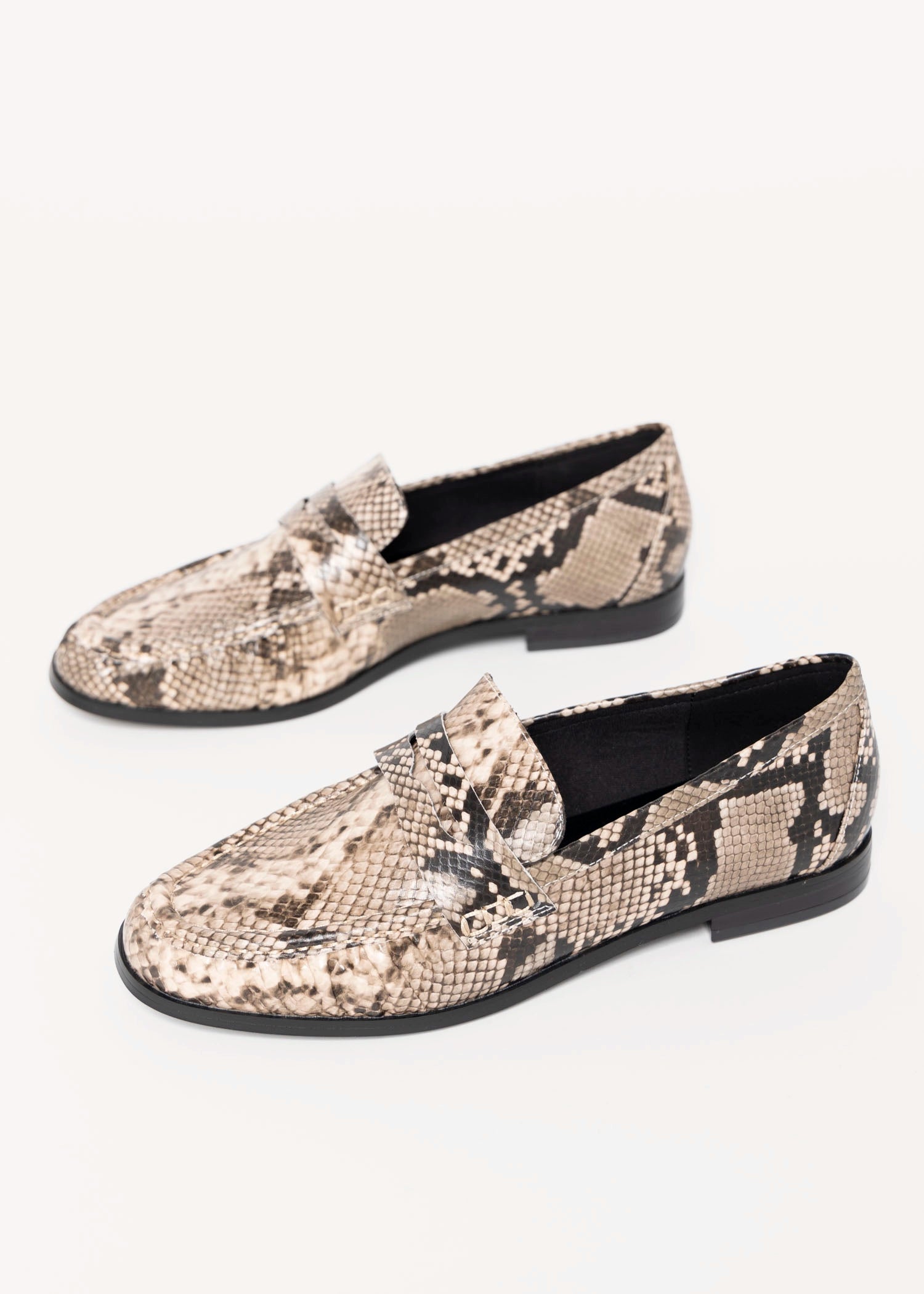 swatch_Snake shushop tokyo loafer