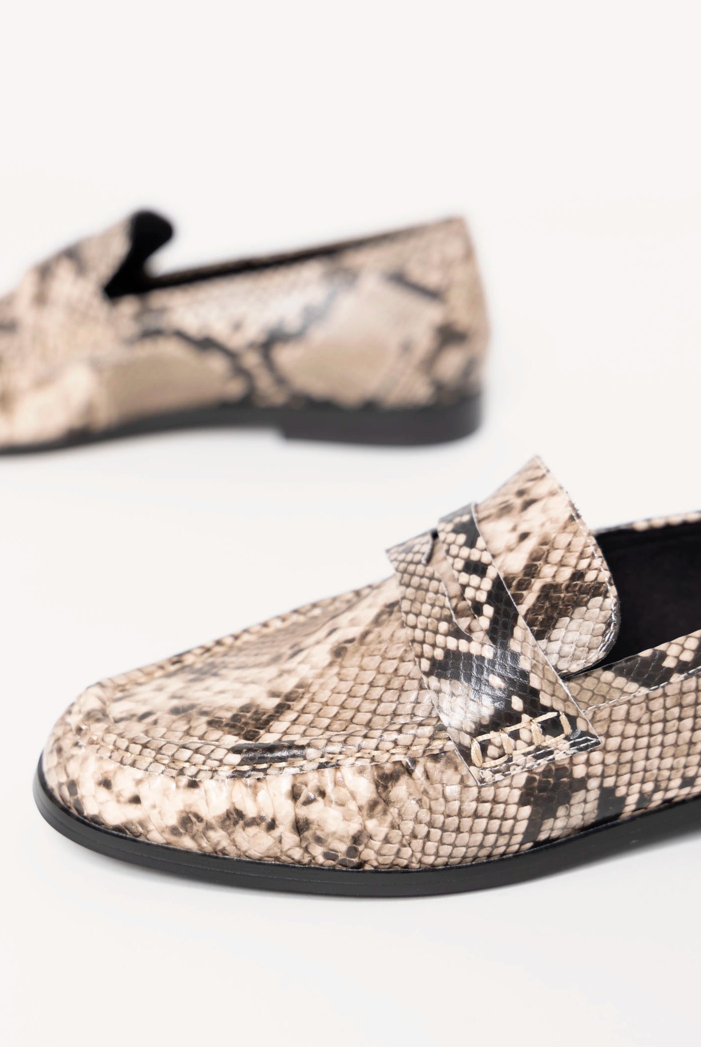 swatch_Snake shushop tokyo loafer