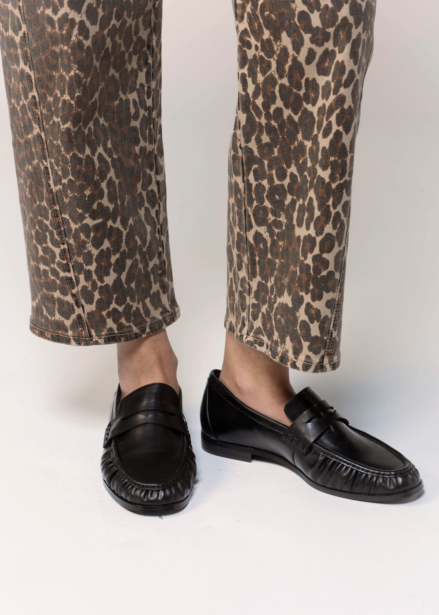 swatch_Black shushop tokyo loafer