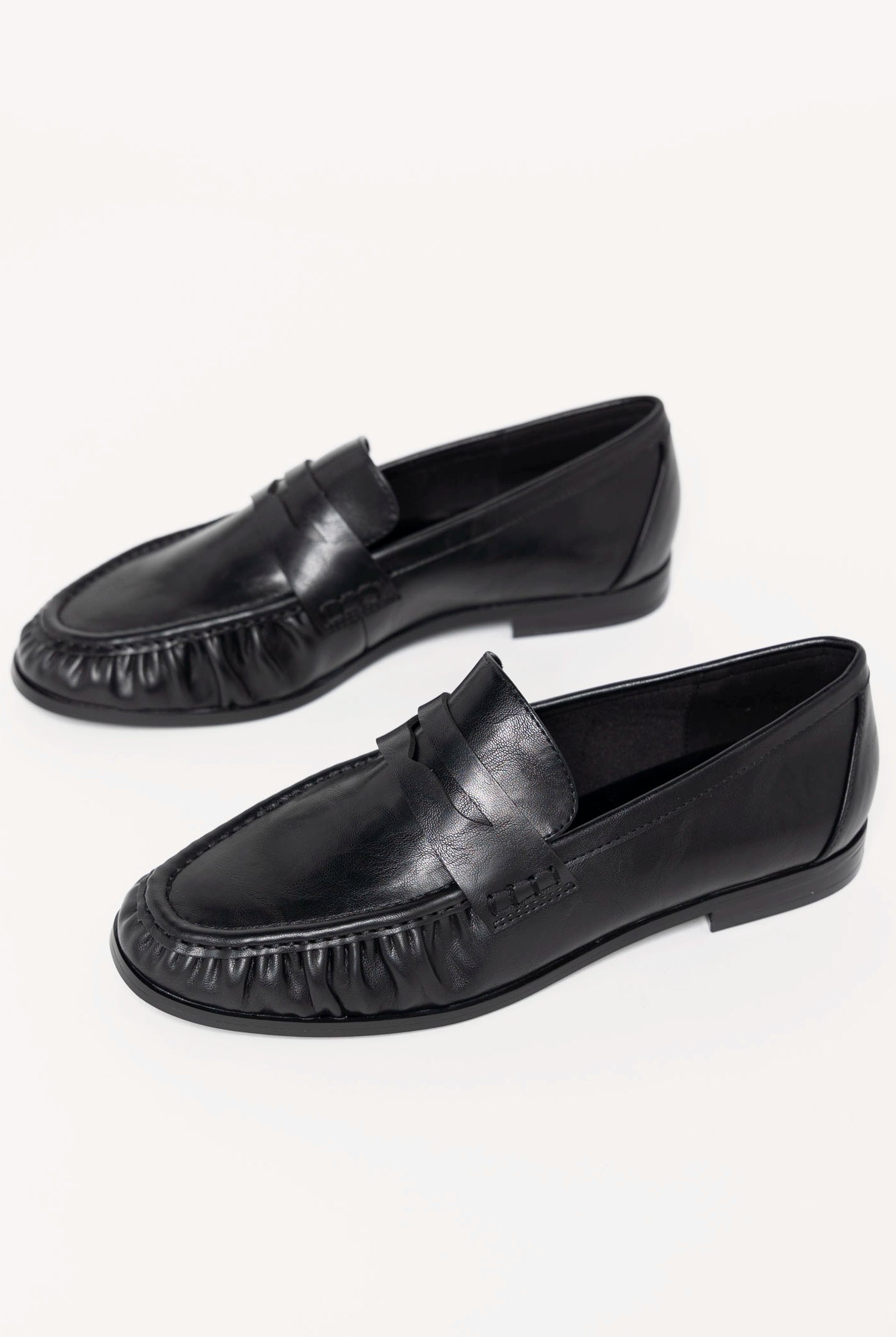 swatch_Black shushop tokyo loafer