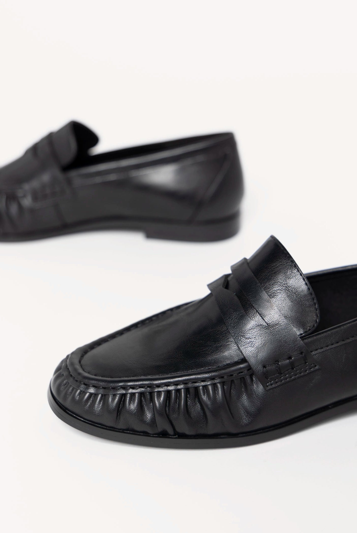 swatch_Black shushop tokyo loafer