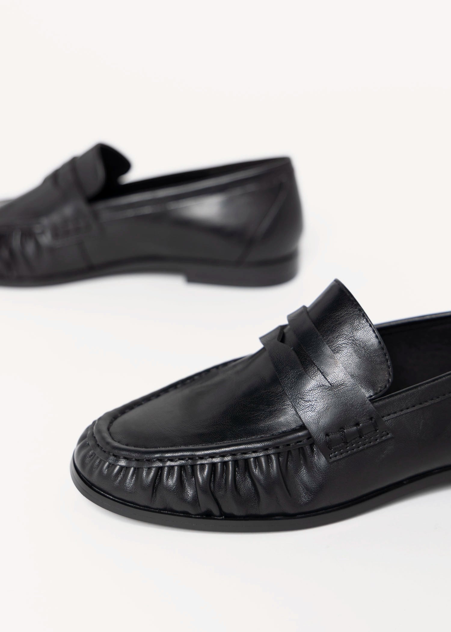 swatch_Black shushop tokyo loafer