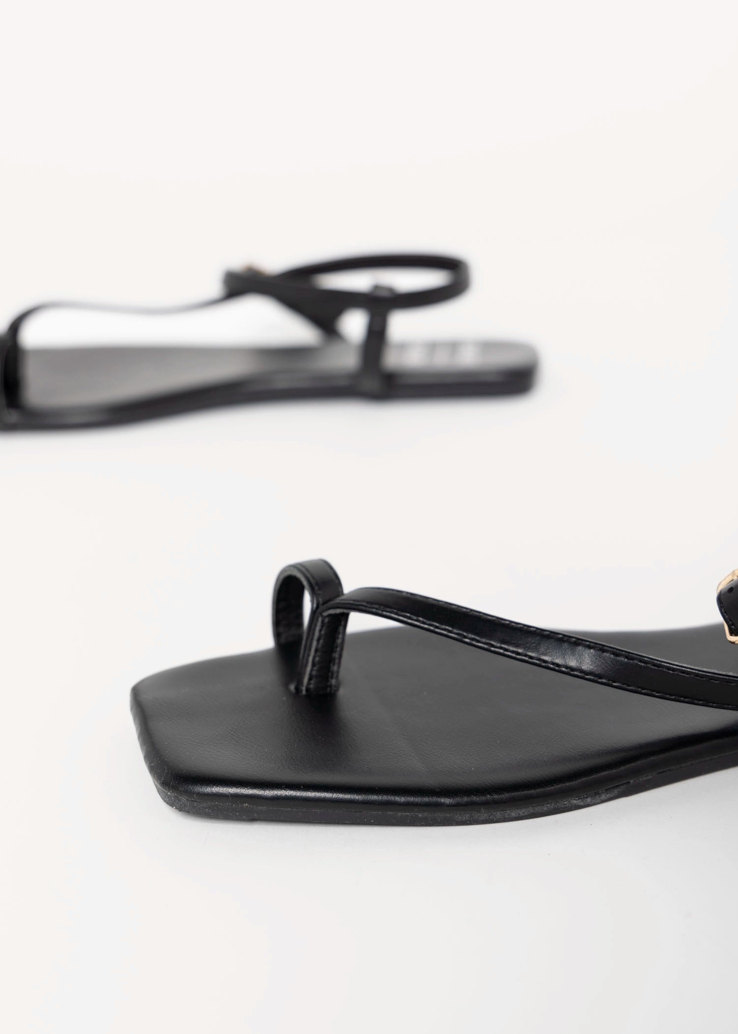 swatch_Black eve strappy flat sandal