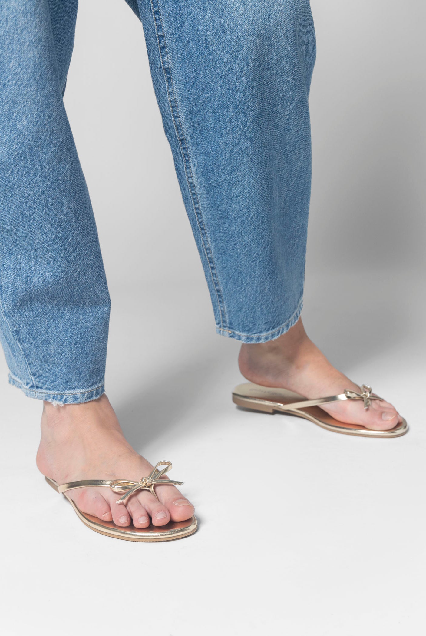 swatch_gold wishlist flip flop flat sandals