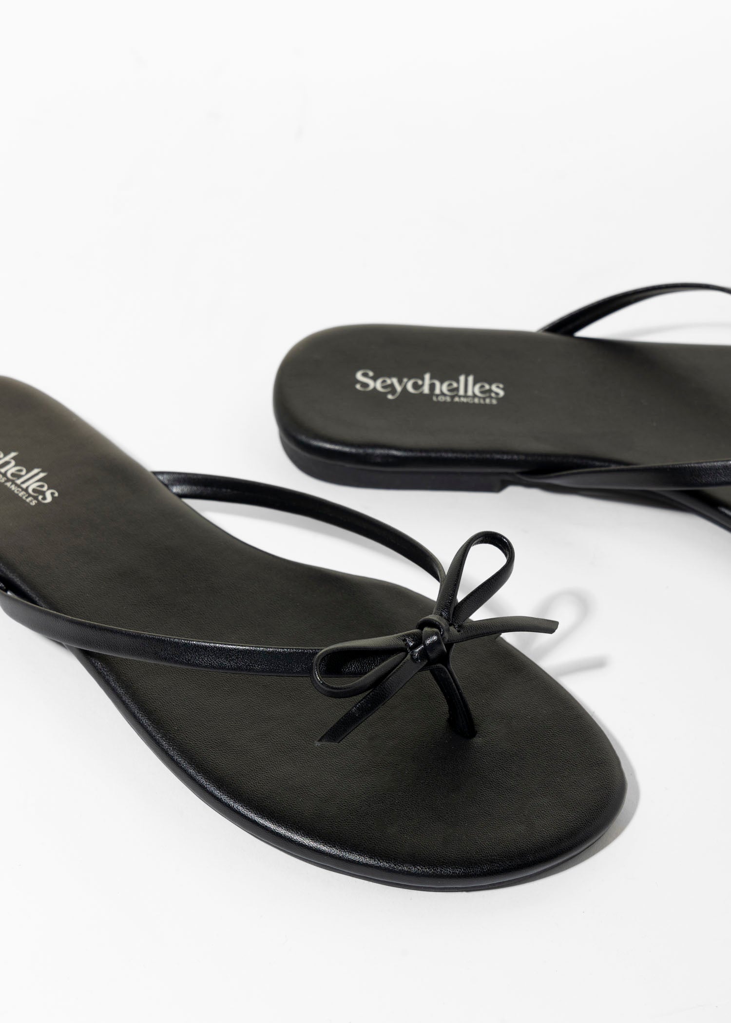 swatch_black wishlist flip flop flat sandals