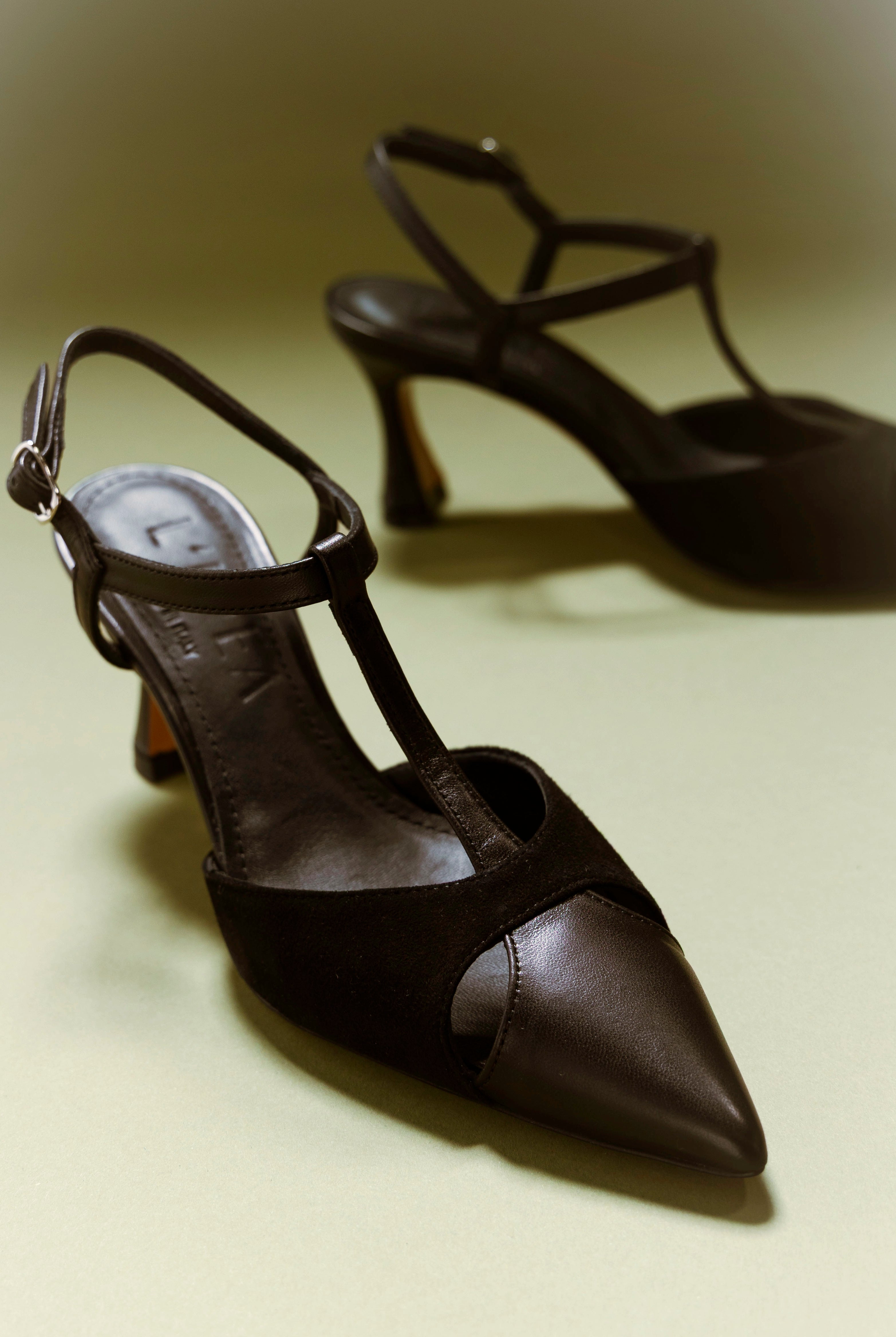 swatch_Black/Black l'idea pia leather pump