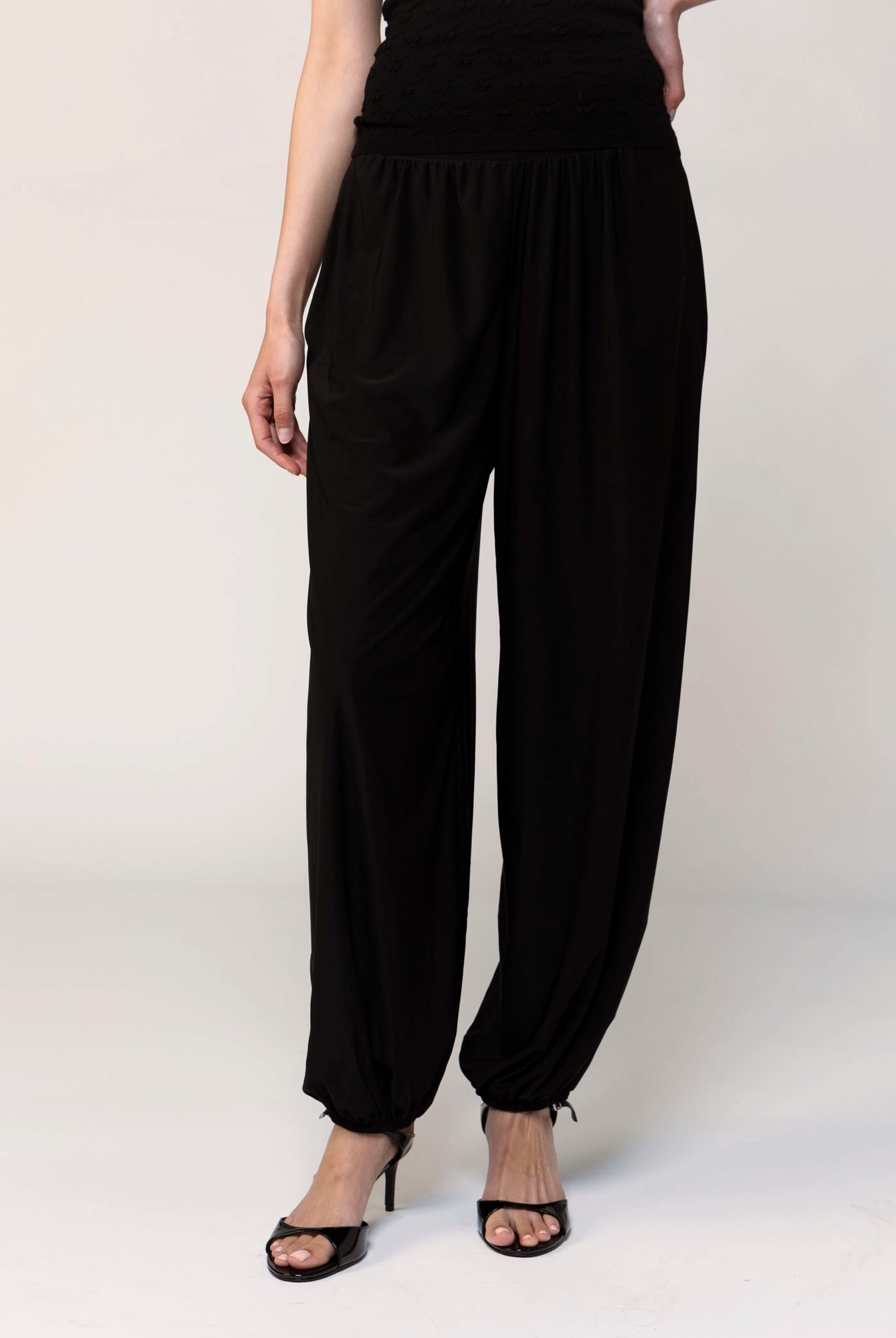 swatch_Black balloon pants