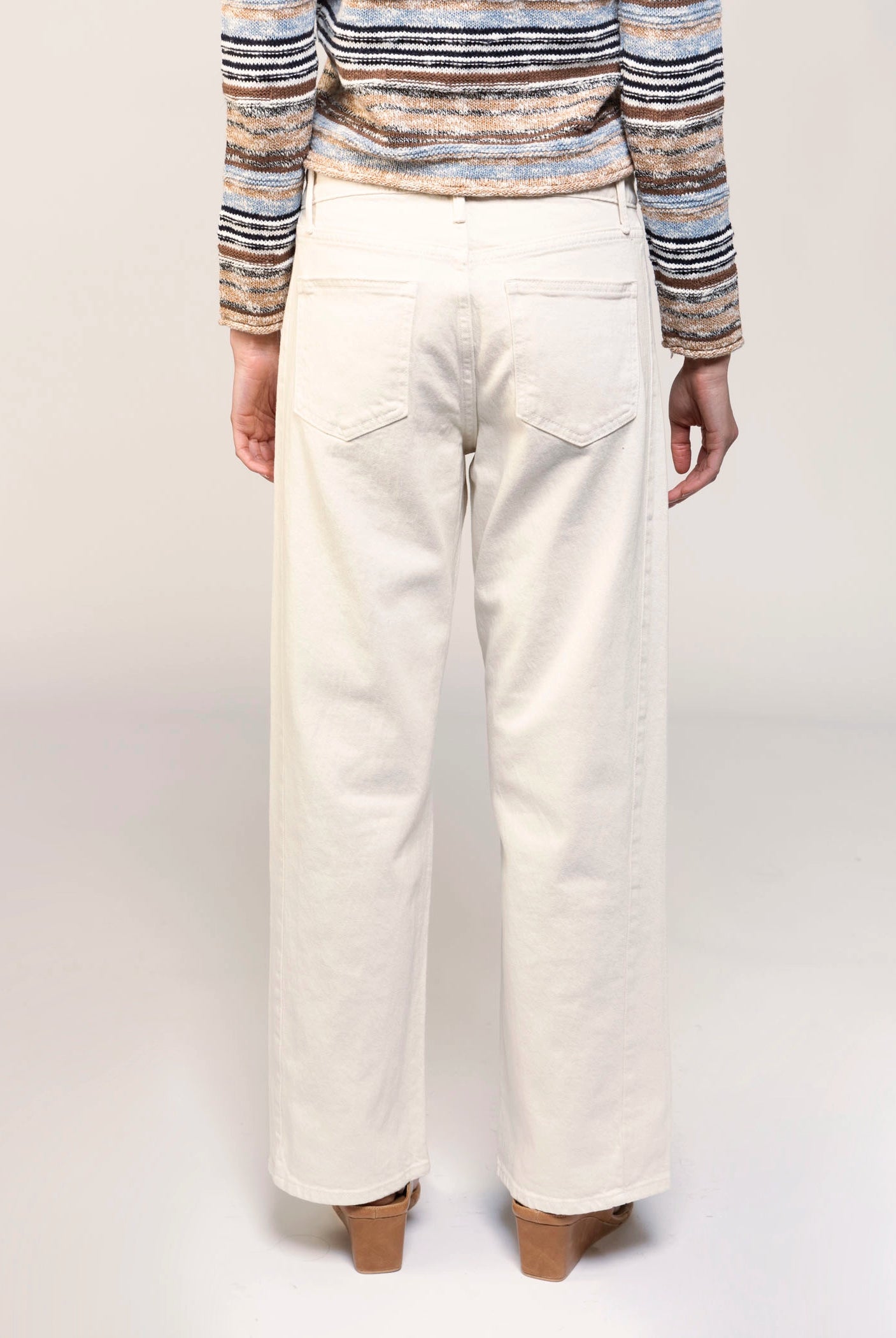 swatch_Ecru high rise barrel jean