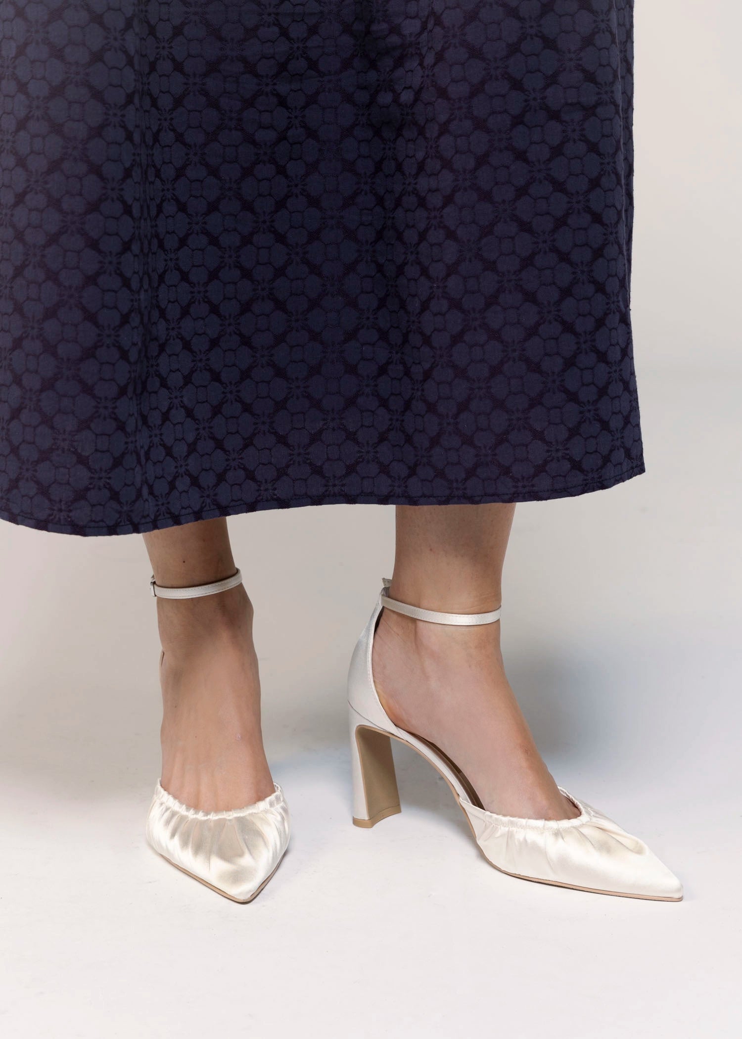 swatch_Ivory Satin dolce vita kylo rushed satin pump