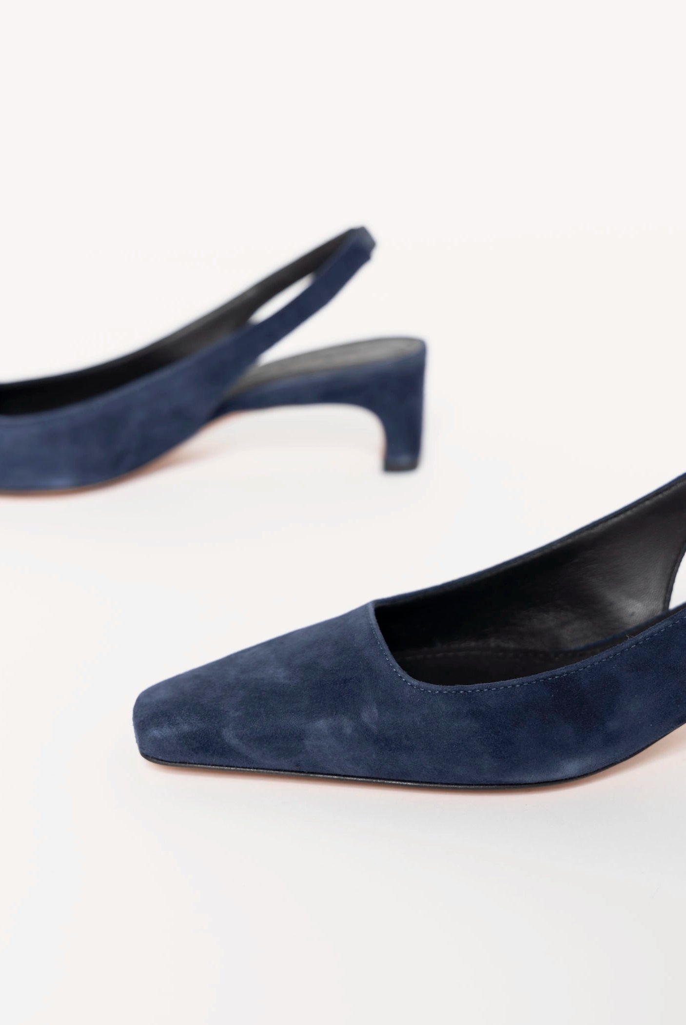 swatch_Navy Suede l'idea slingback pump