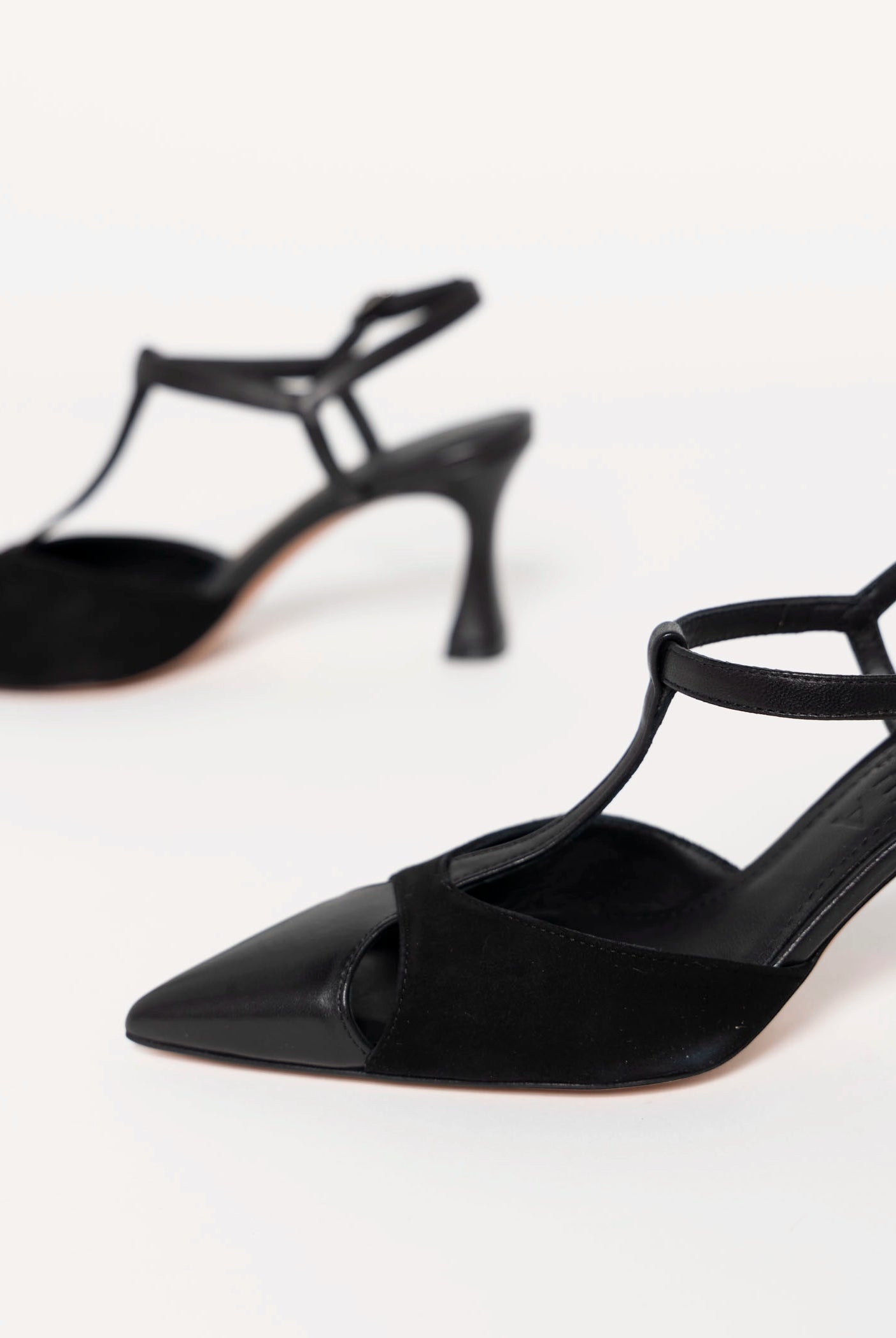swatch_Black/Black l'idea pia leather pump