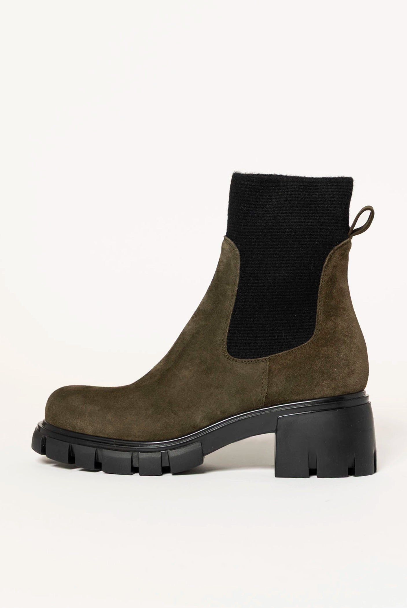 swatch_Forest Suede lug sole chelsea boot