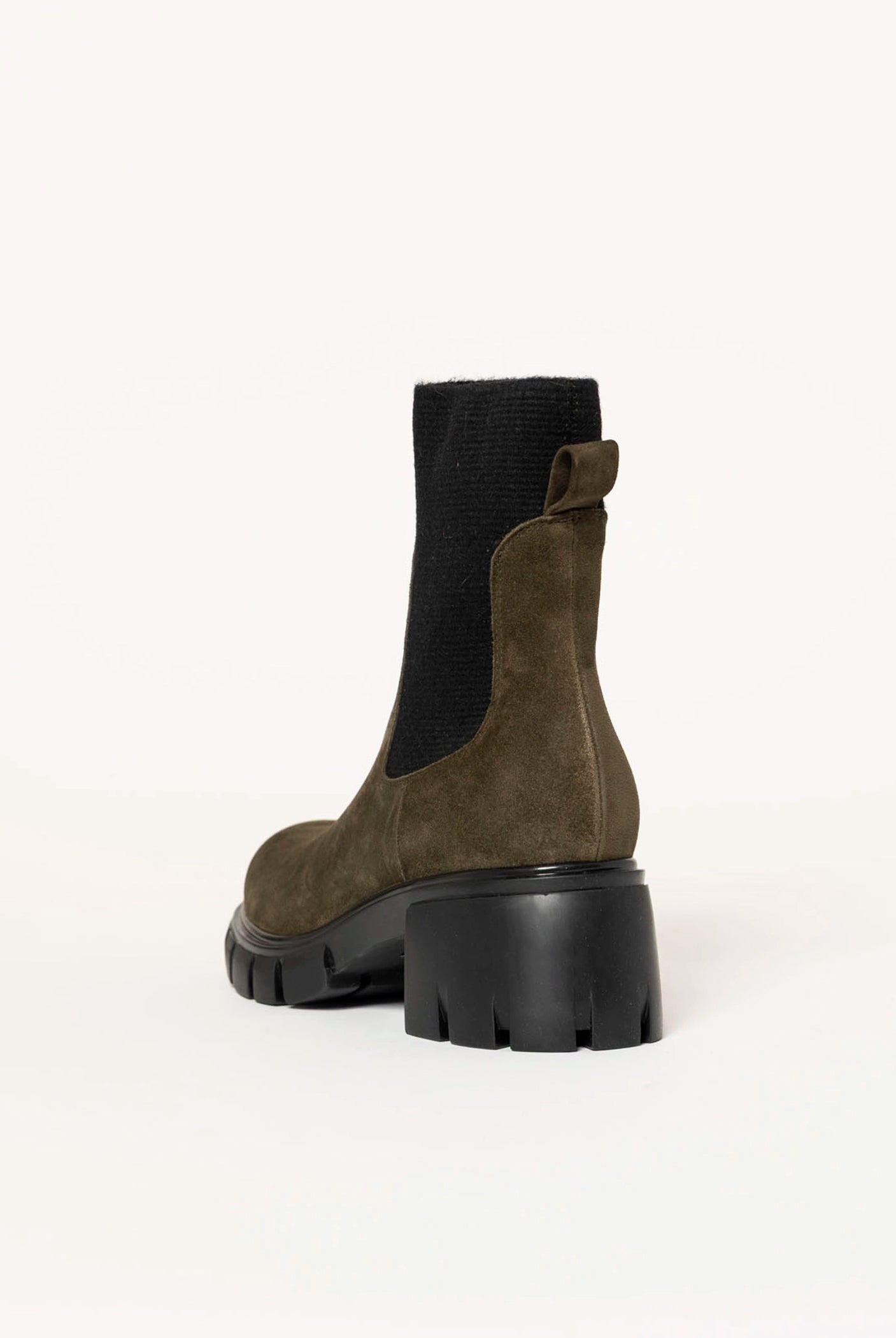swatch_Forest Suede lug sole chelsea boot