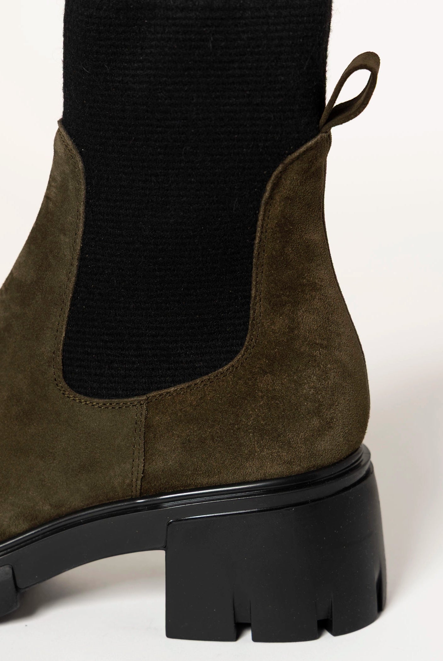 swatch_Forest Suede lug sole chelsea boot