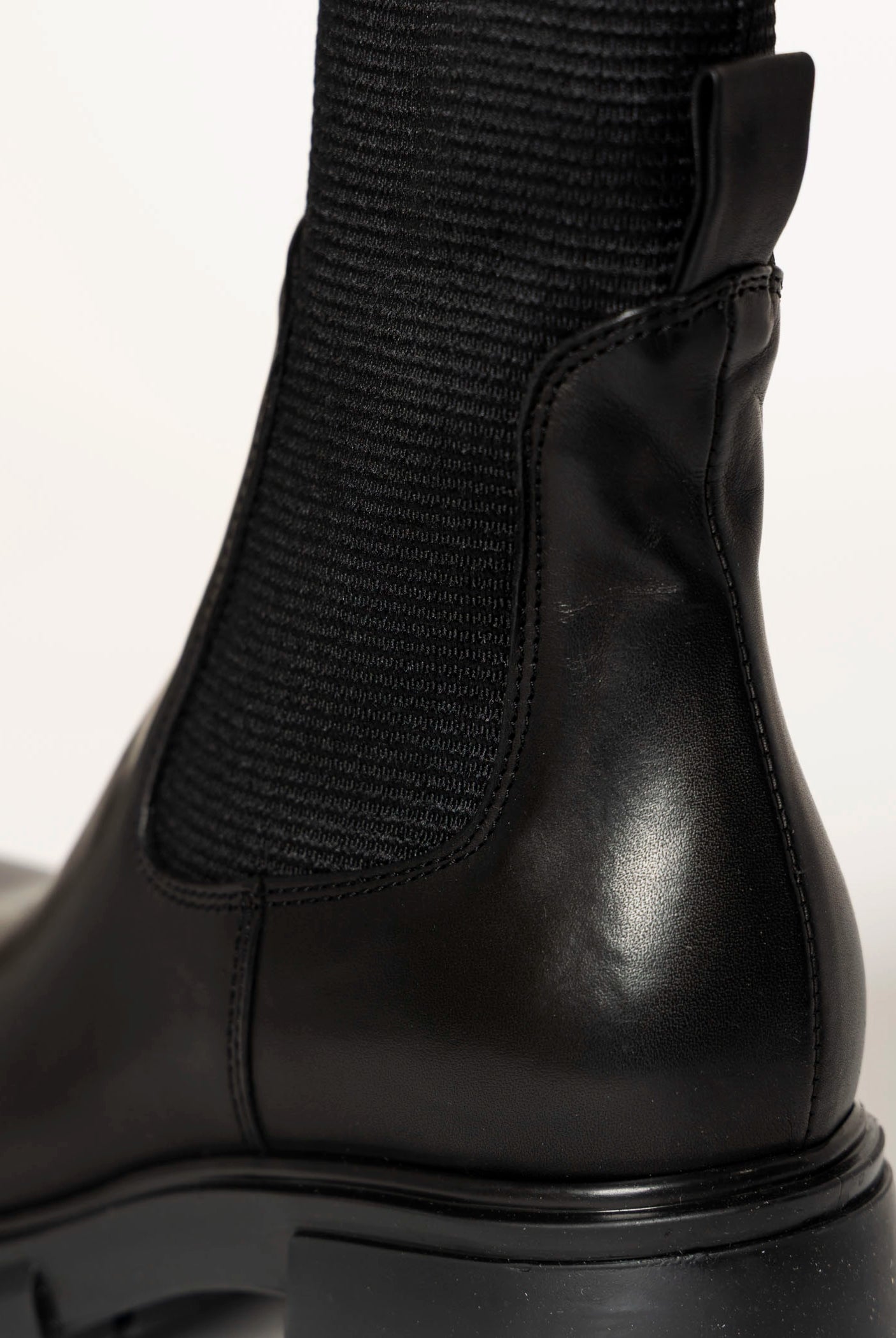 swatch_Black Leather lug sole chelsea boot