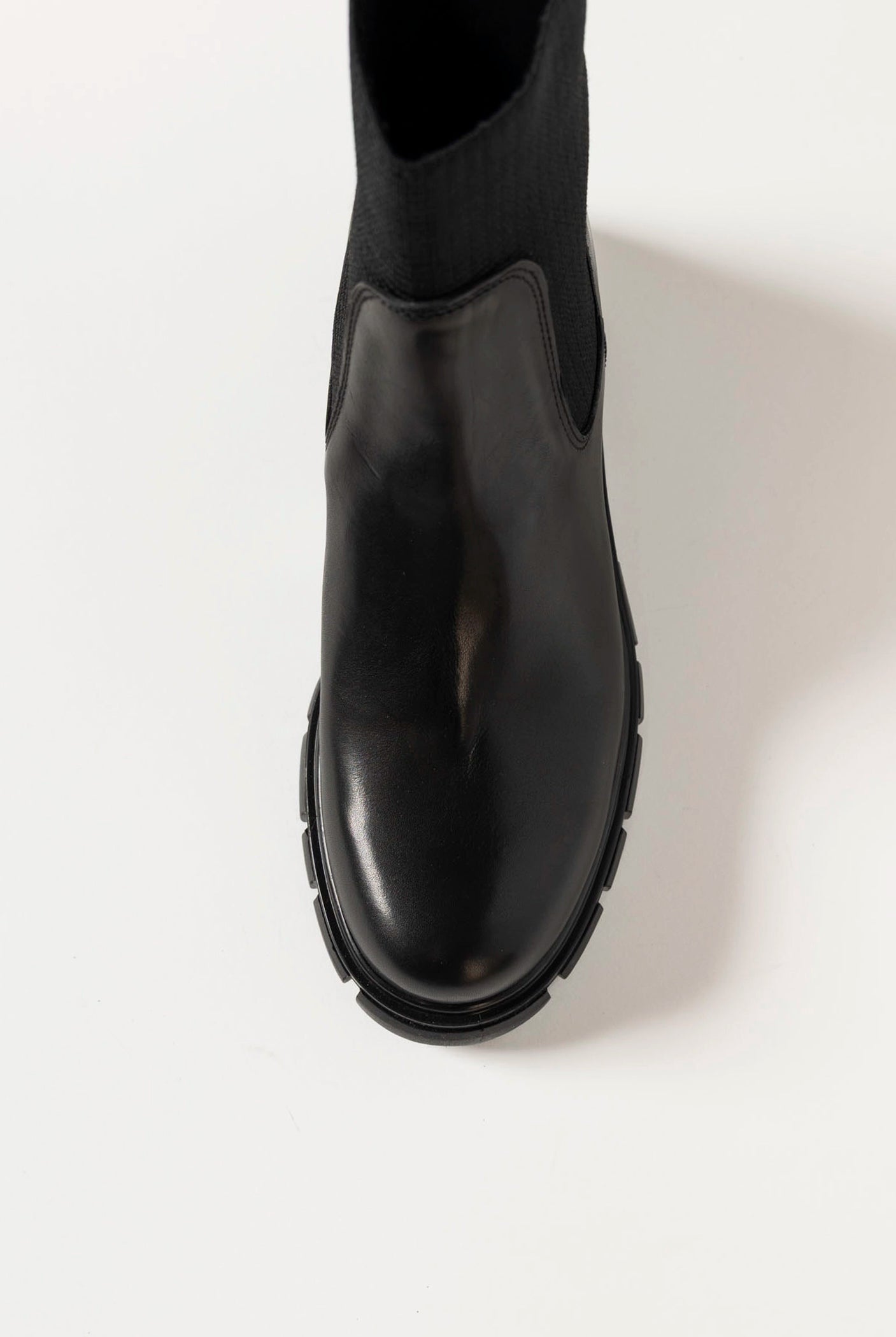 swatch_Black Leather lug sole chelsea boot