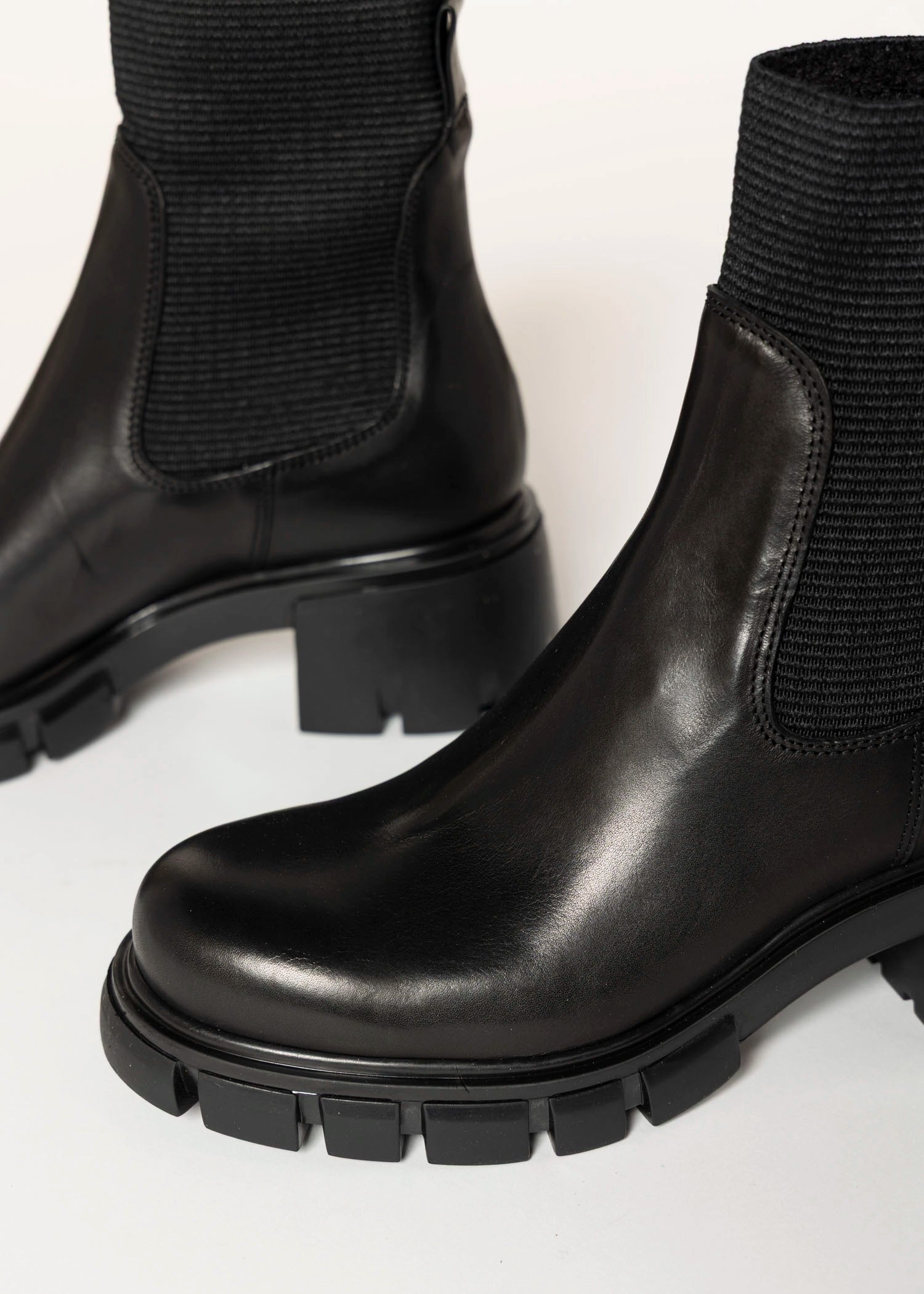 swatch_Black Leather l'idea lug sole sock boot