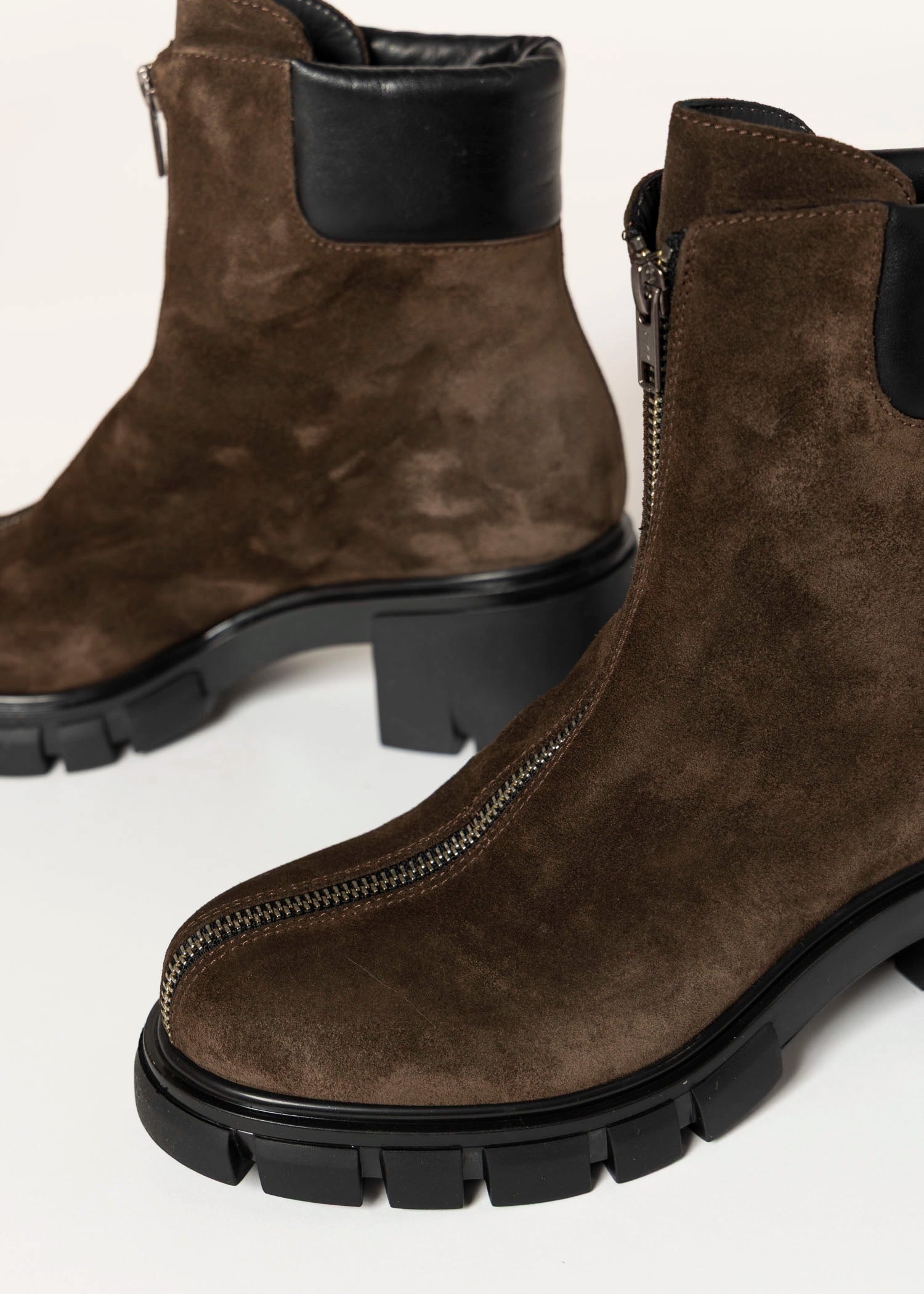 swatch_chocolate_suede /7065