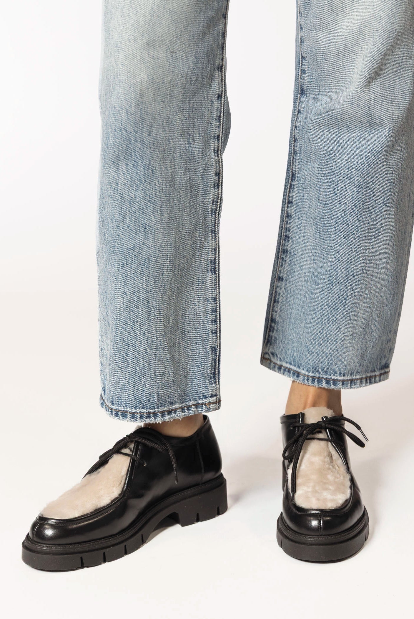 swatch_Black Leather shearling wallabe