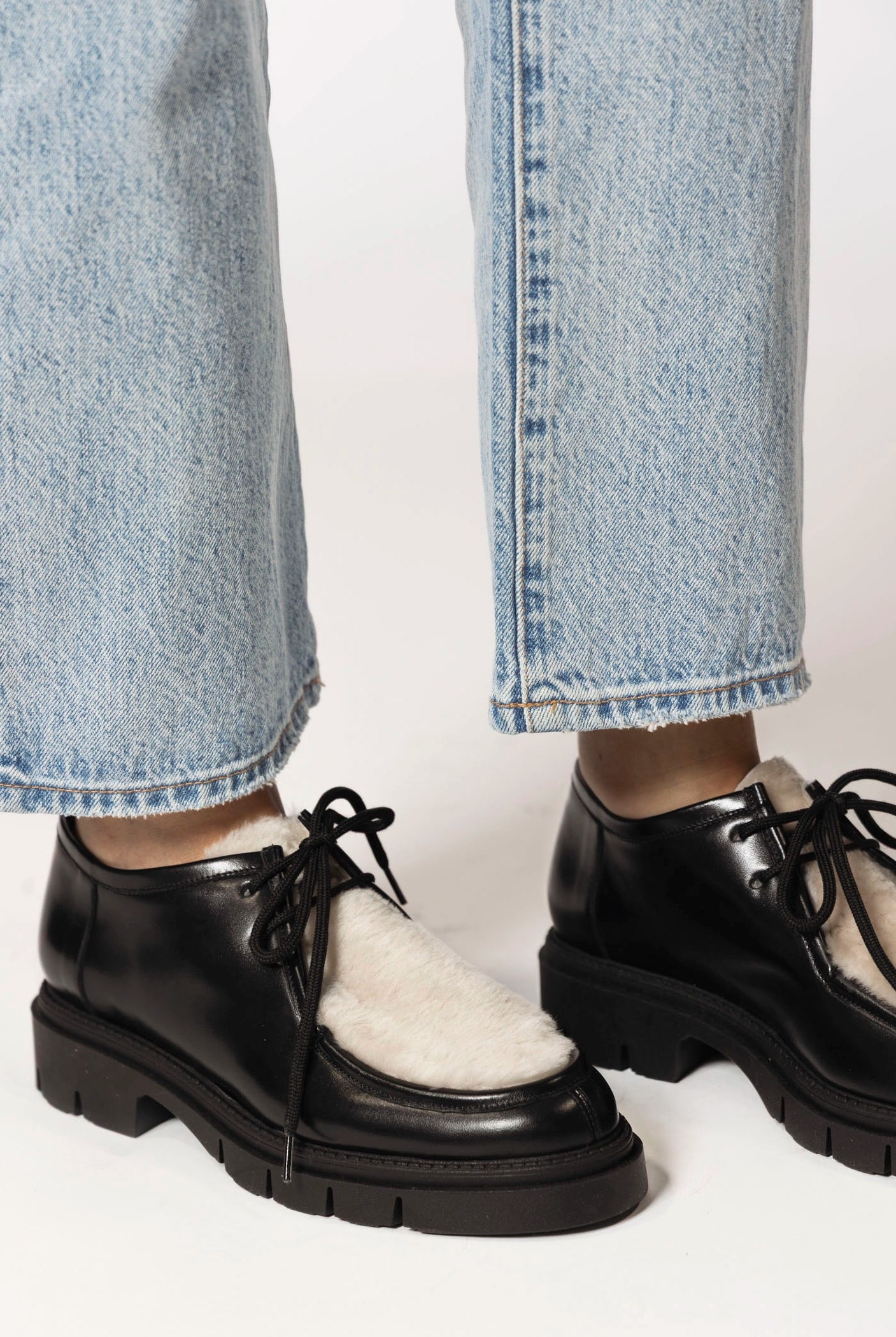 swatch_Black Leather shearling wallabe