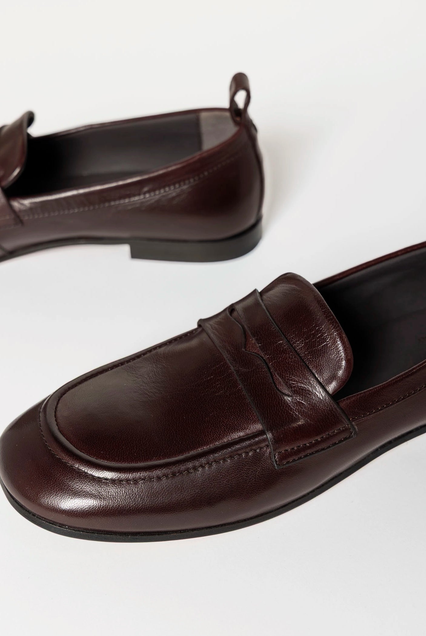 swatch_Marsala leather loafer