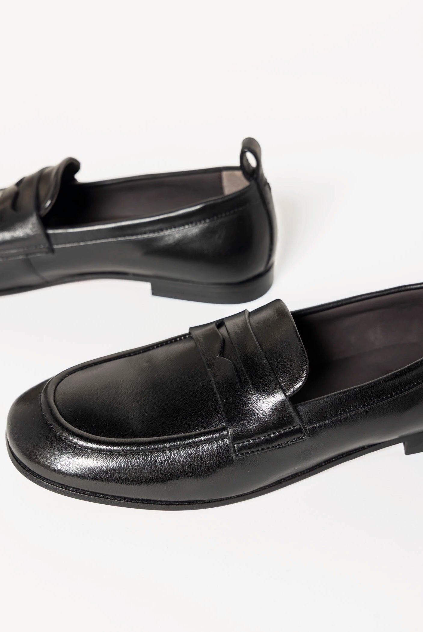 swatch_Black leather loafer